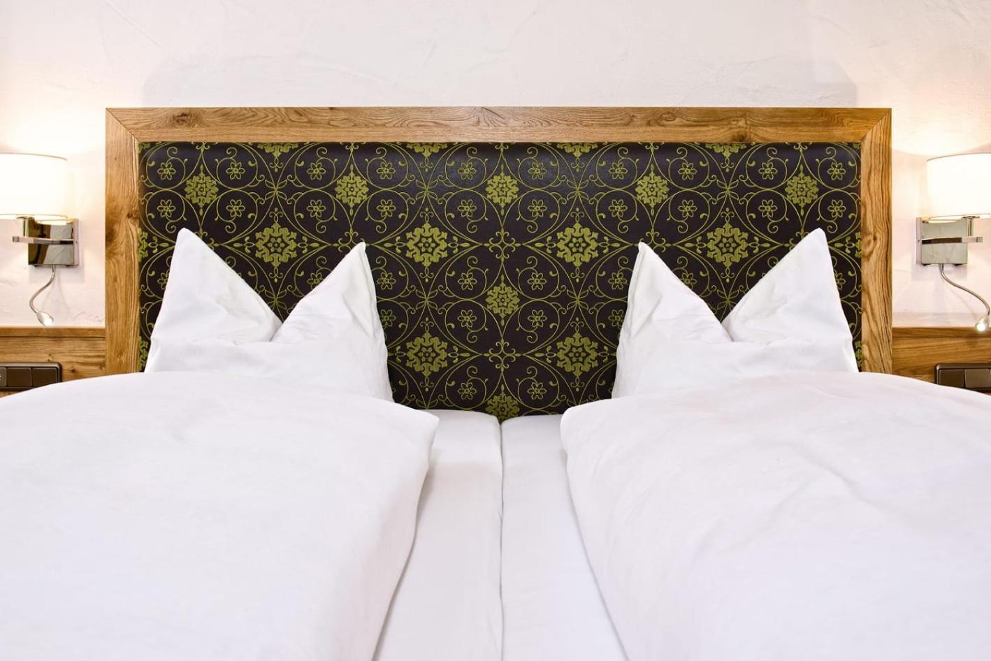 Deluxe Double Room with Balcony - Photo 5