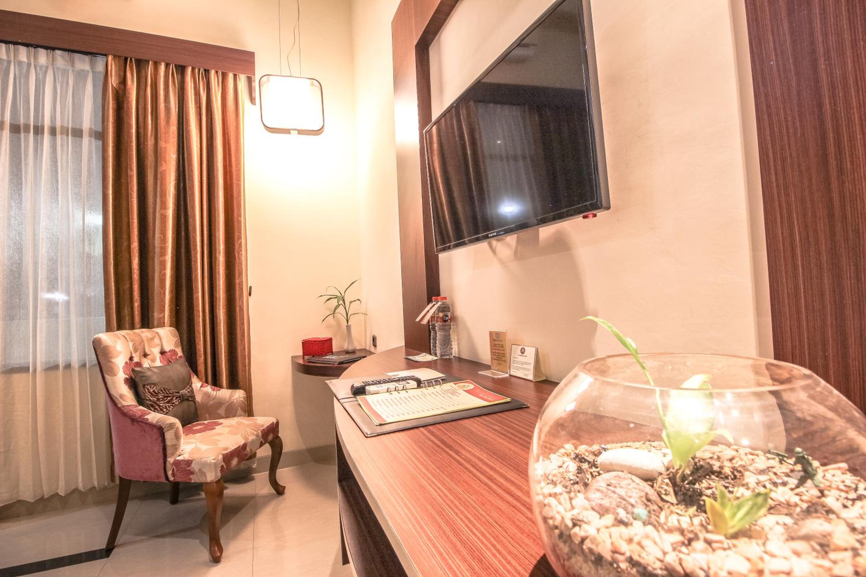 Deluxe Queen Room - Photo 6