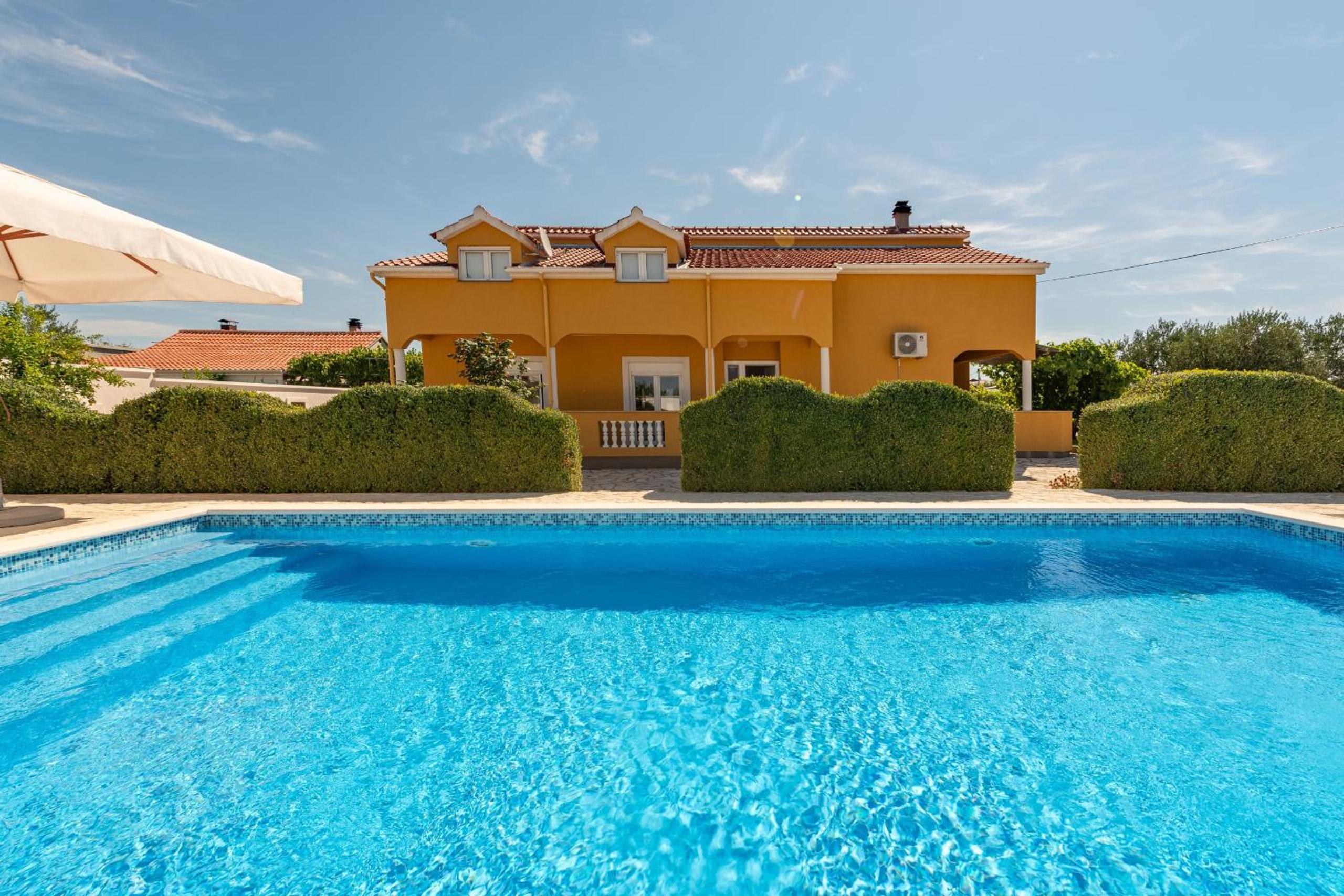 Villa photo 2
