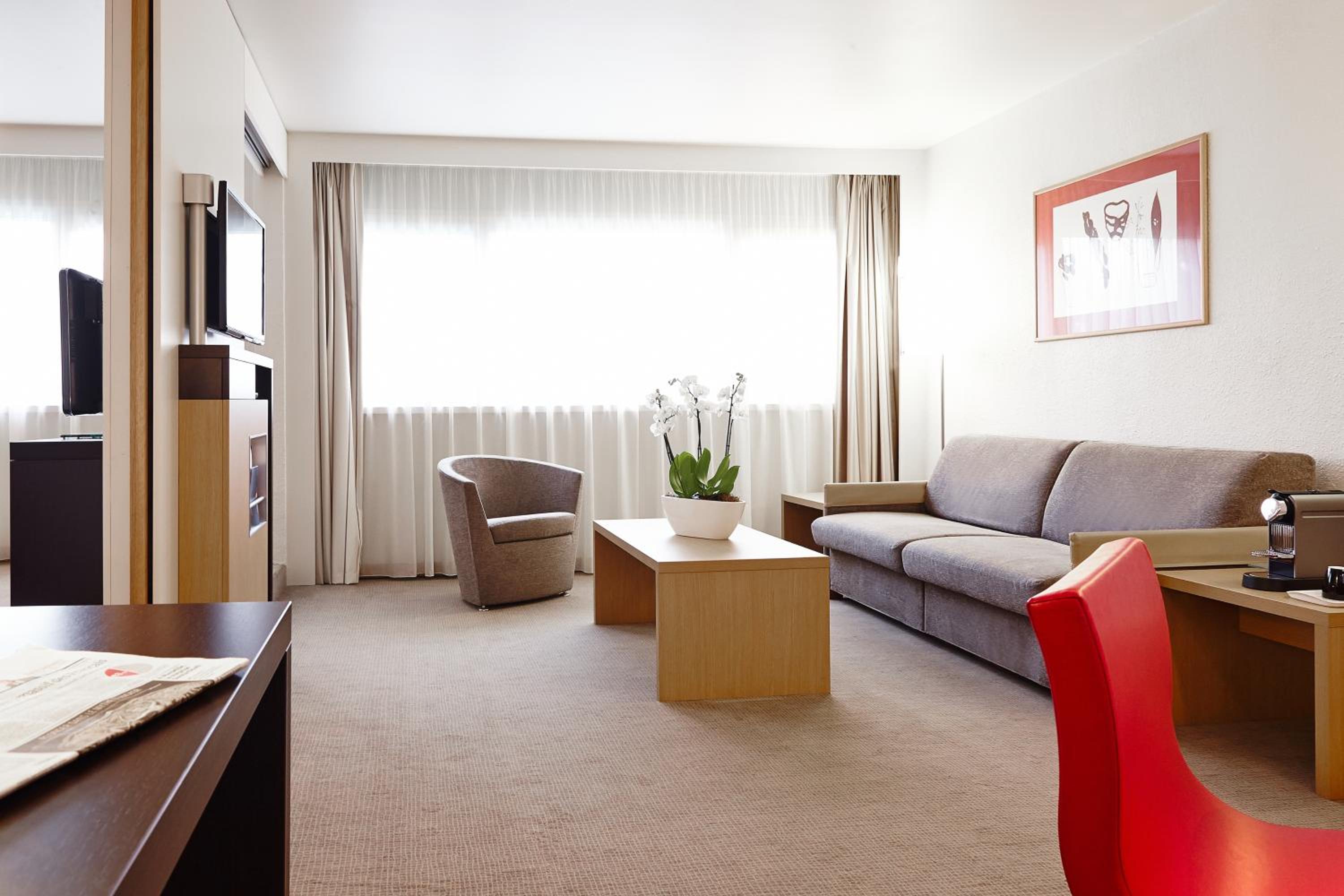 Suite with One Double Bed and Sofa Bed photo 2