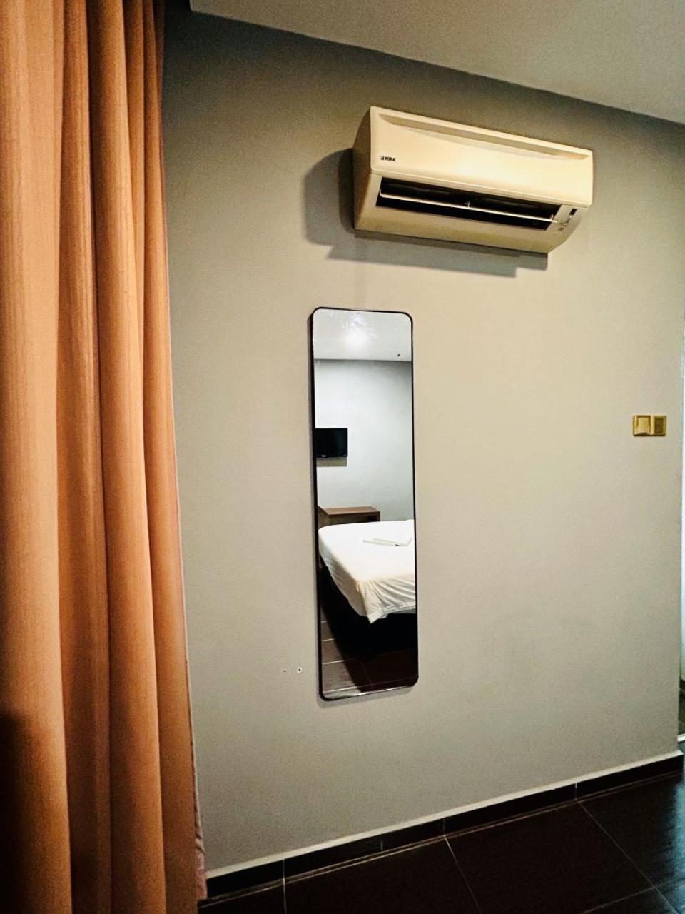 Deluxe King Room - Photo 6
