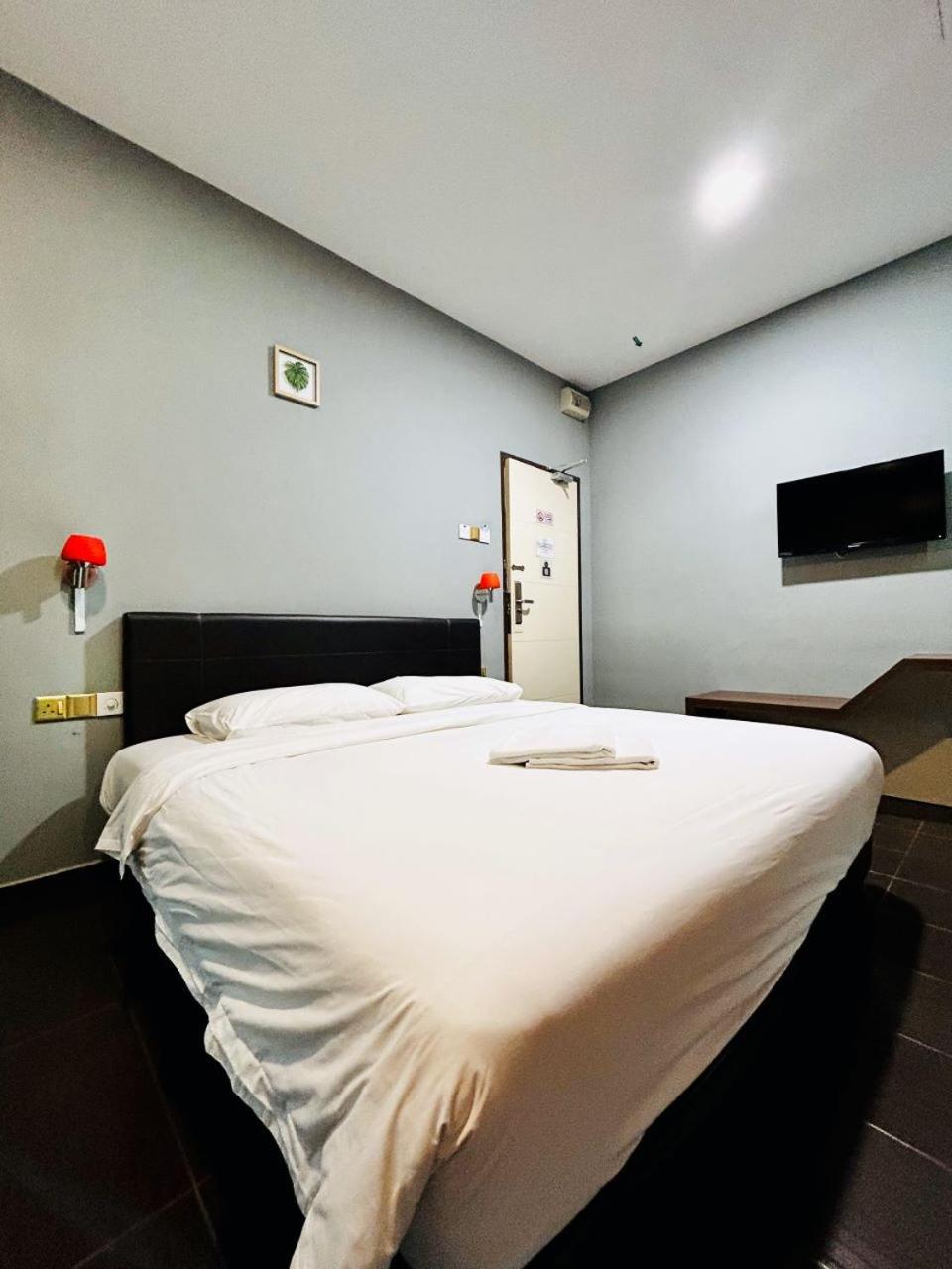 Deluxe King Room - Photo 4