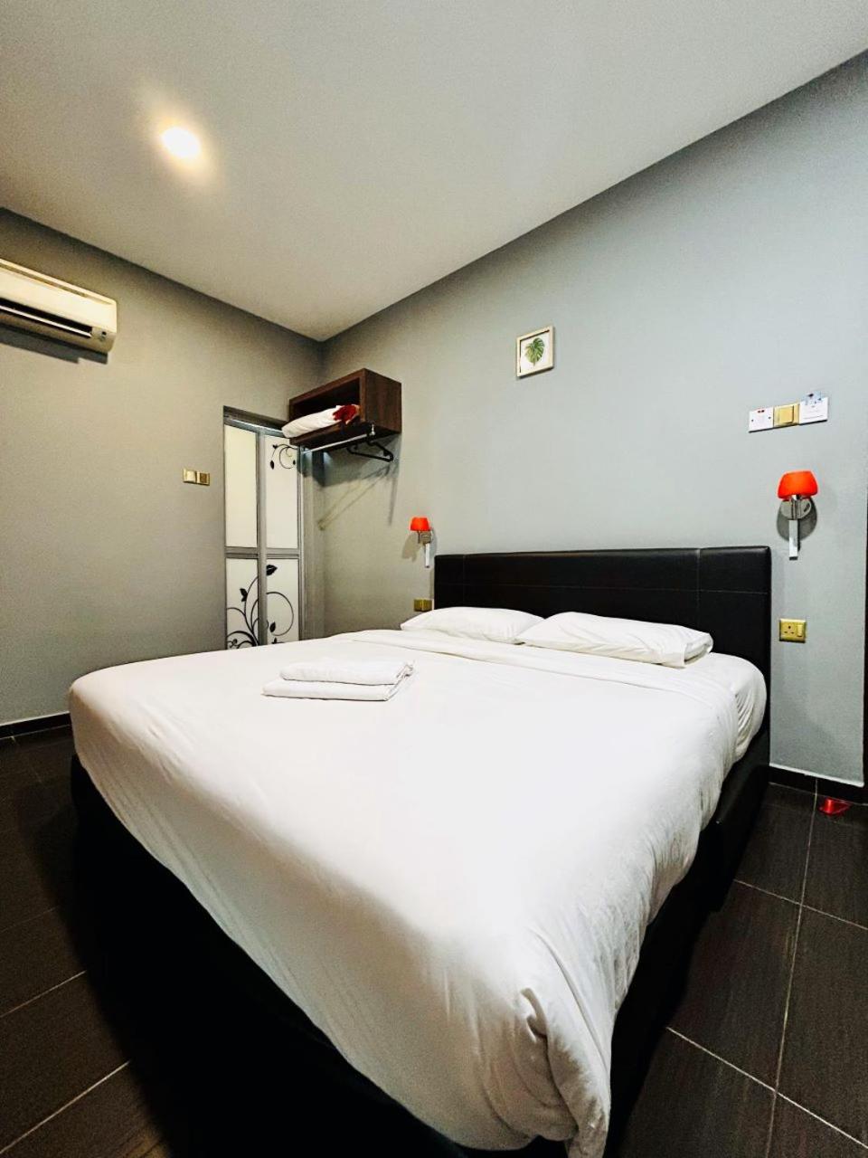 Deluxe King Room - Photo 3