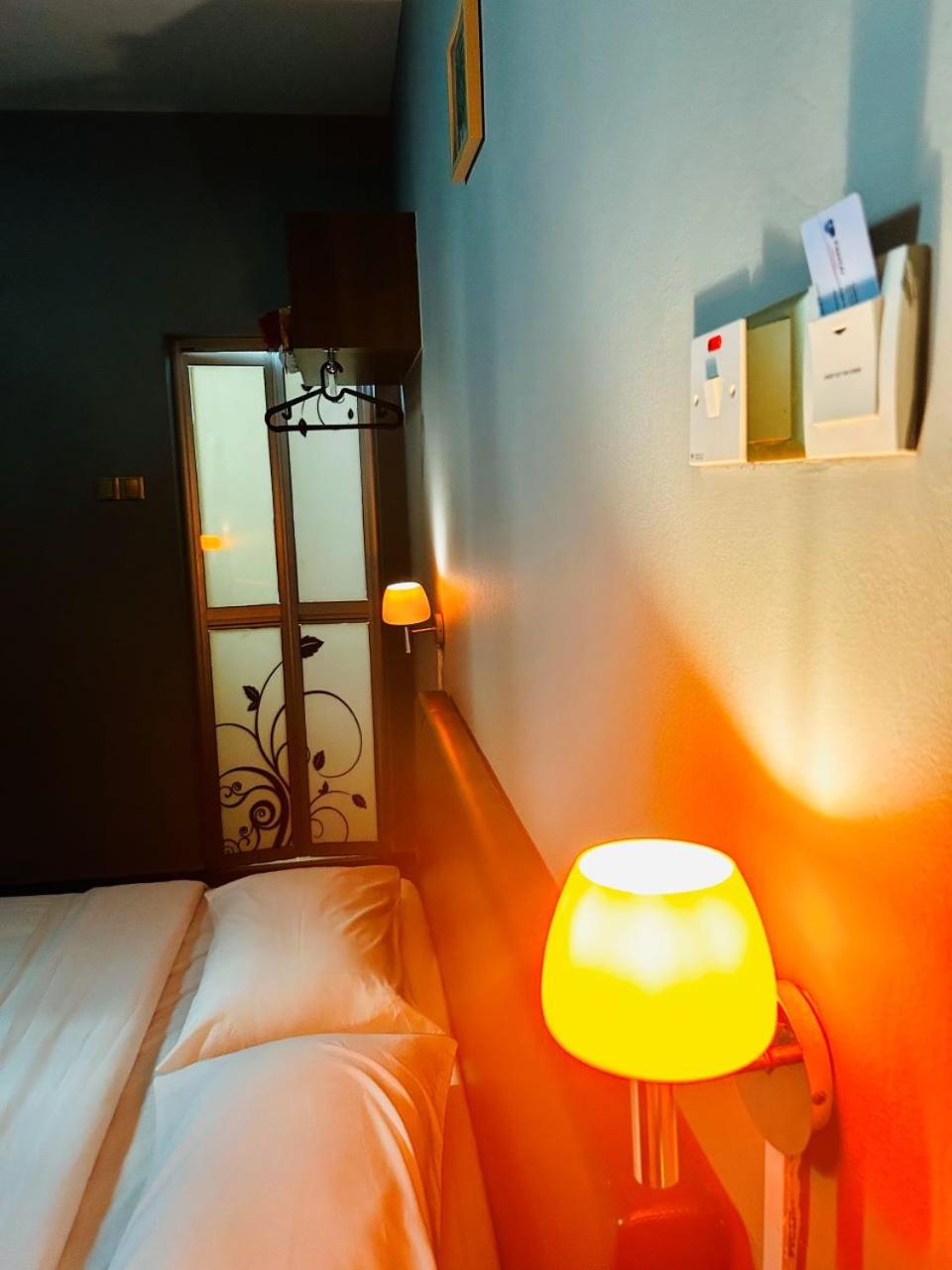 Deluxe King Room - Photo 5