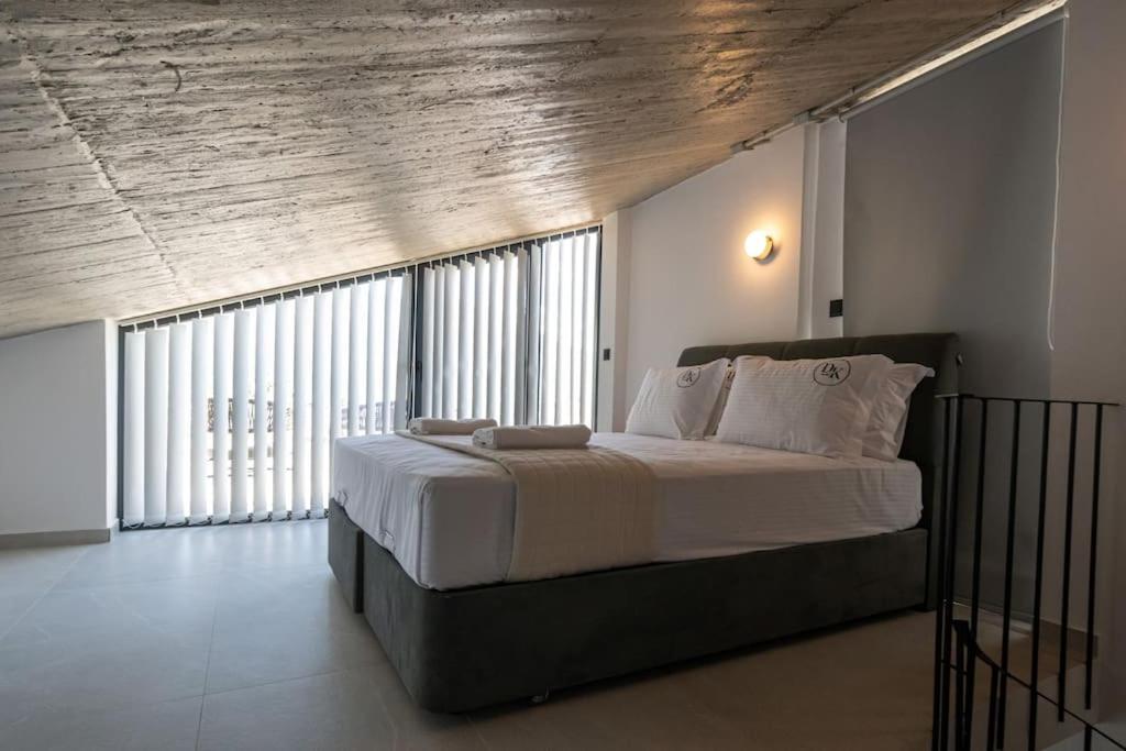 One-Bedroom Apartment with Balcony photo 1