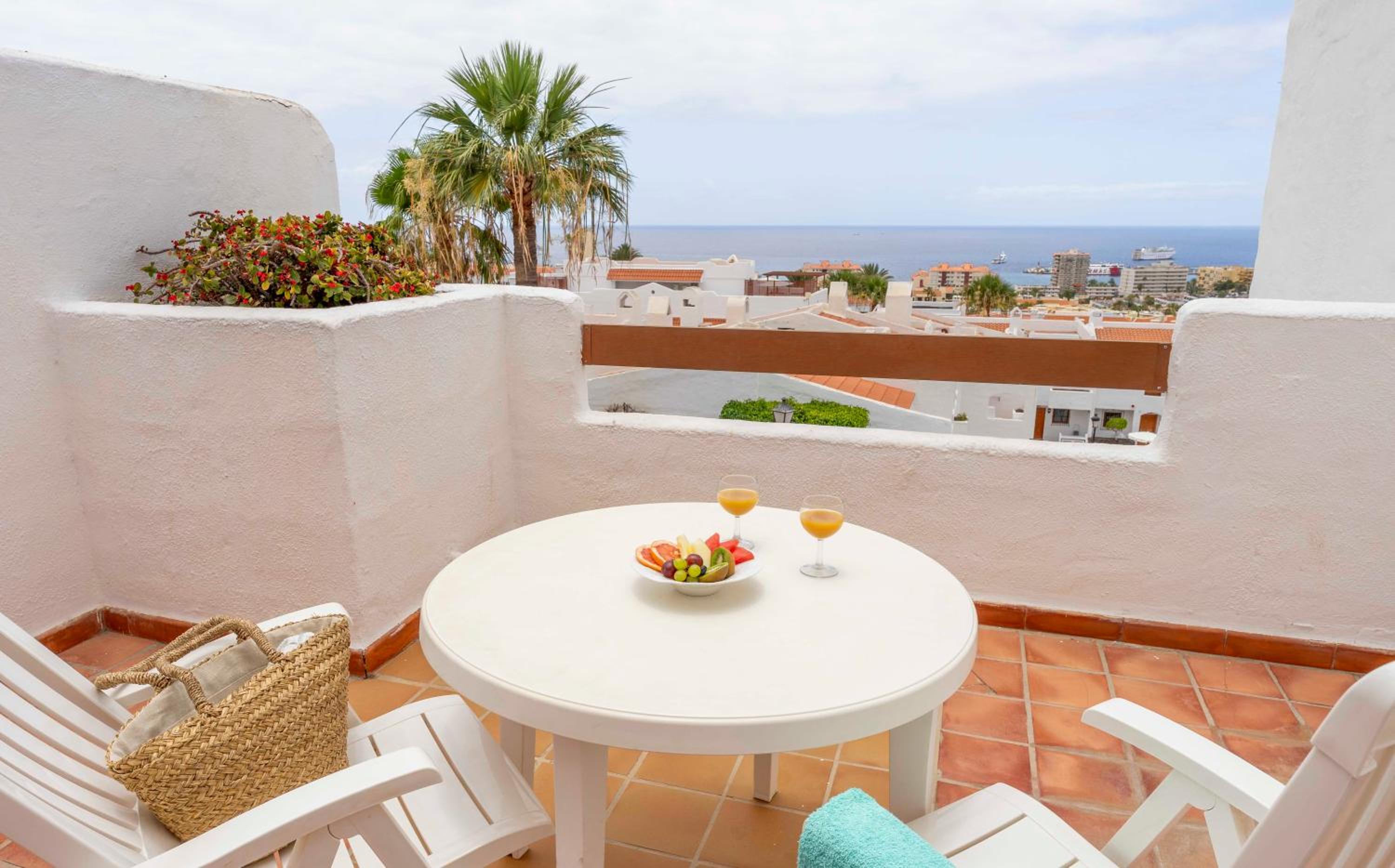 Two-Bedroom Apartment with Sea View photo 2