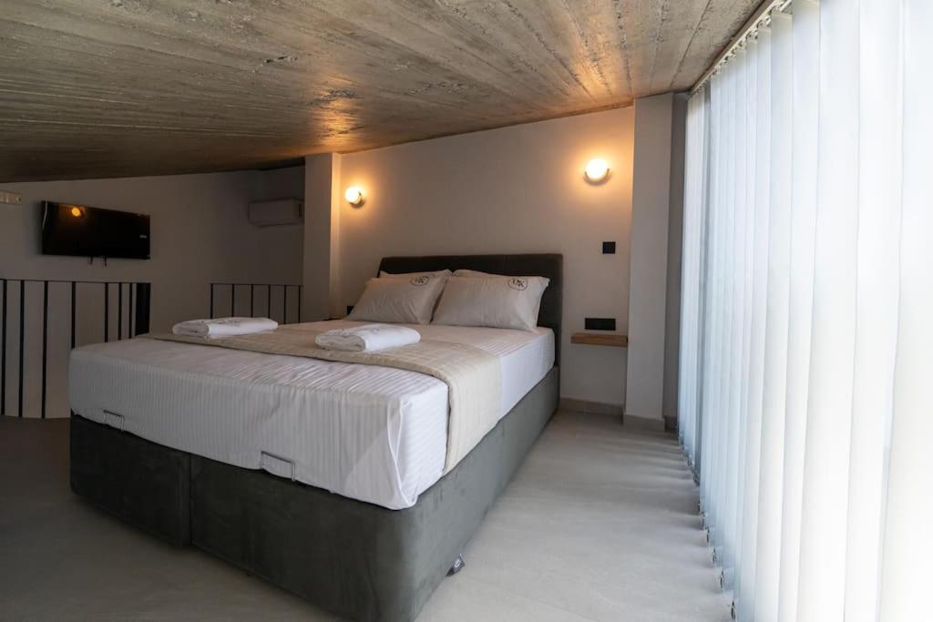 One-Bedroom Apartment with Balcony photo 1