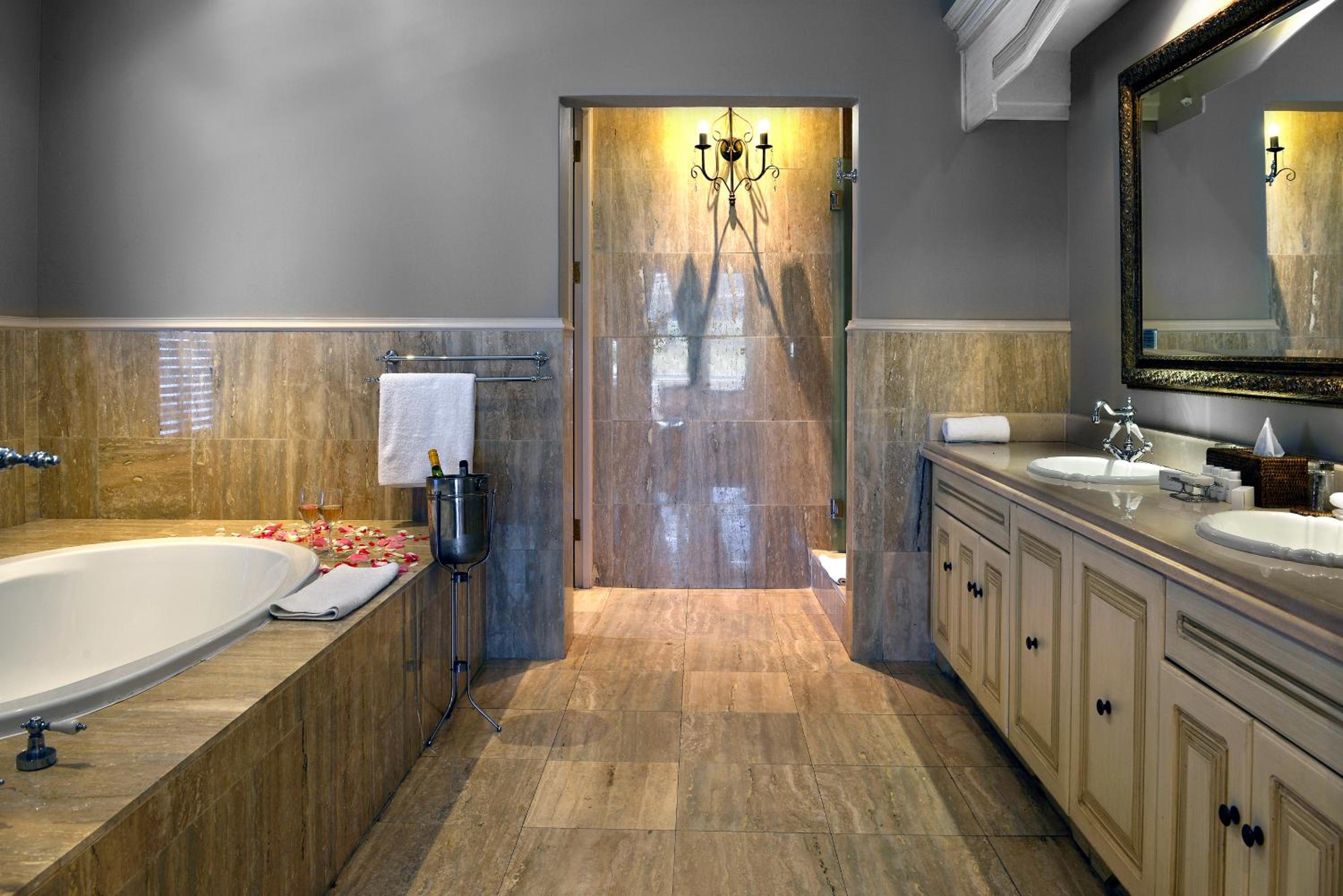 Honeymoon Suite - Lake View photo 3