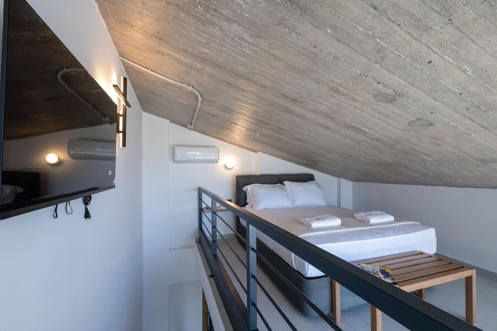 One-Bedroom Apartment with Balcony photo 3