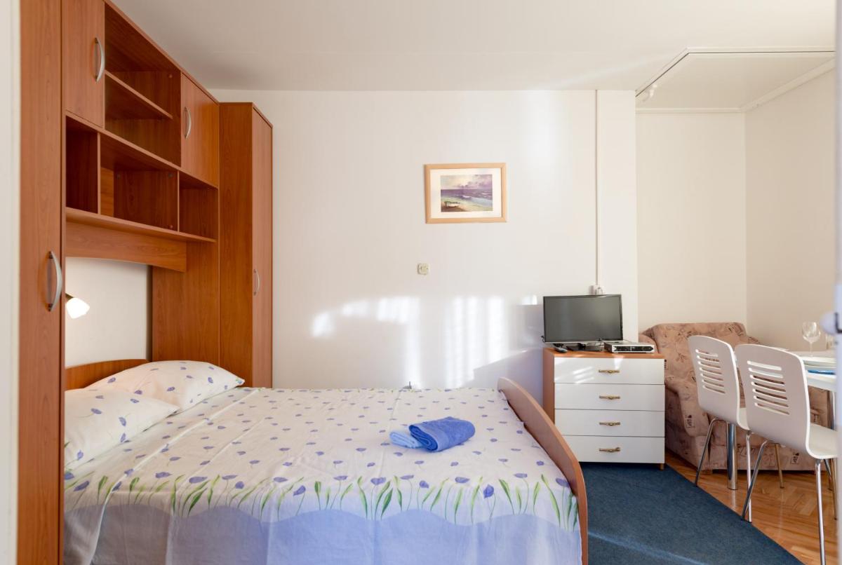 Studio Apartment photo 2