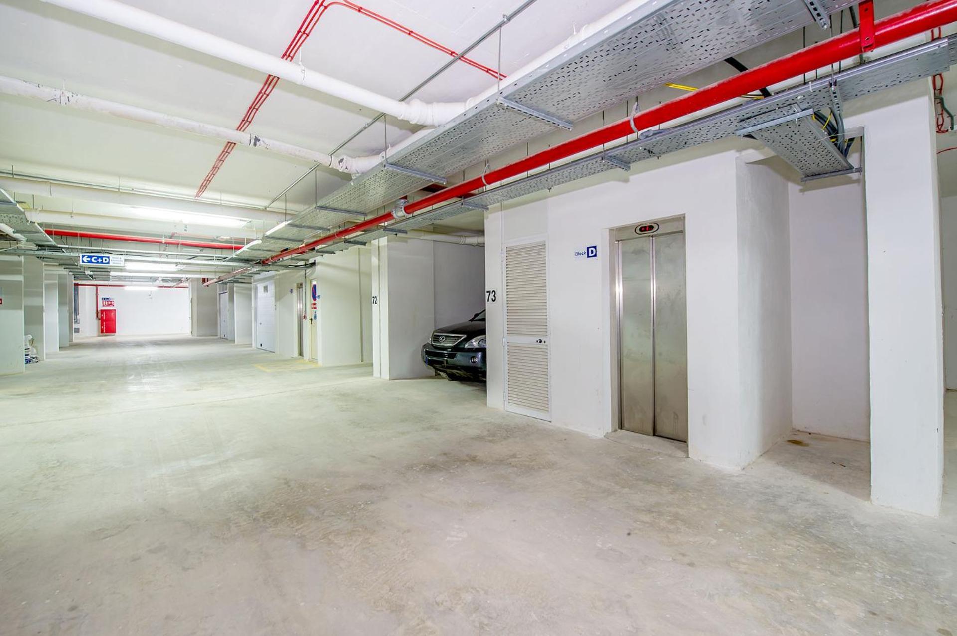 Three Bedroom Deluxe penthouse with balcony 6th floor photo 2