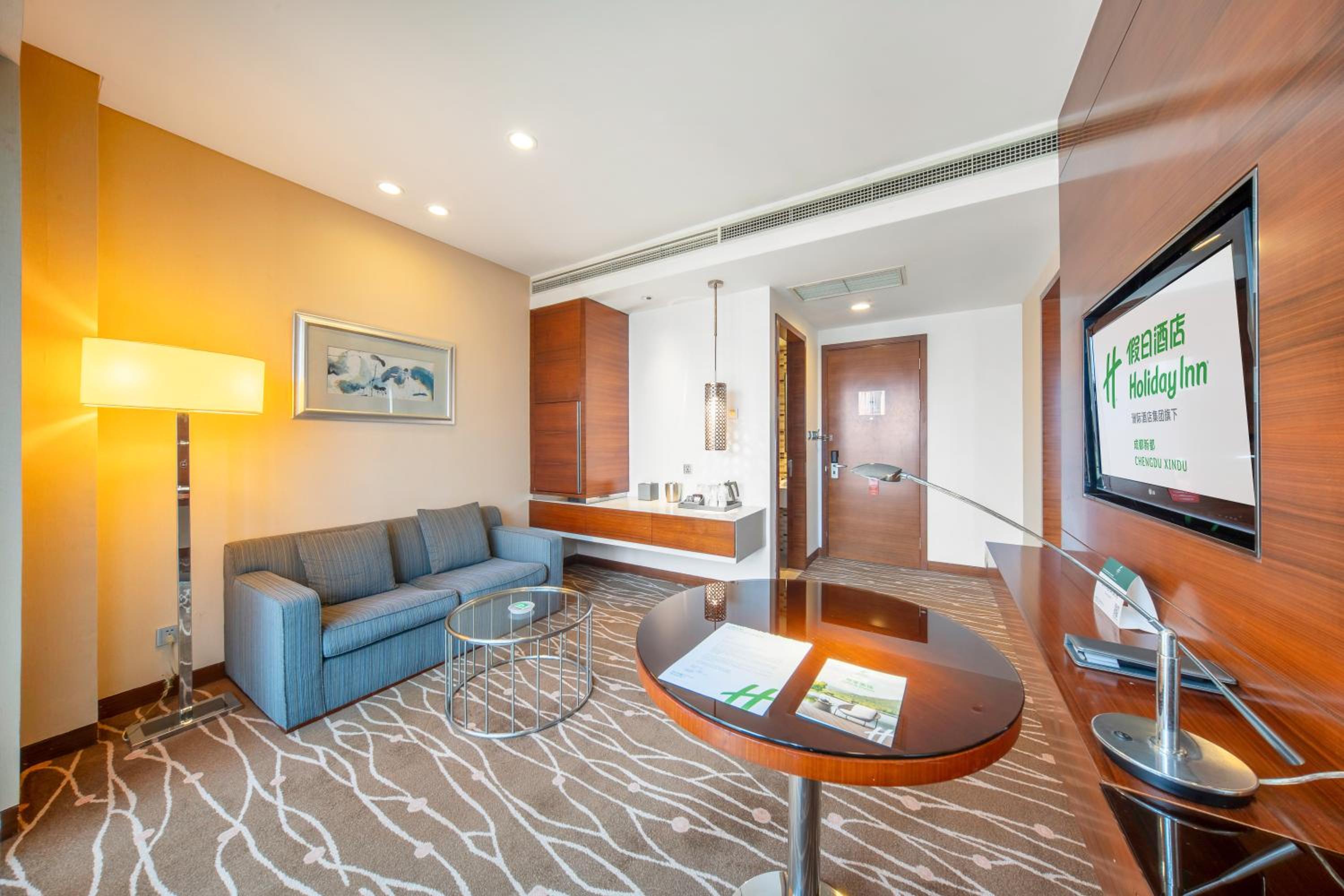 One-Bedroom Suite - Smoking - Photo 1