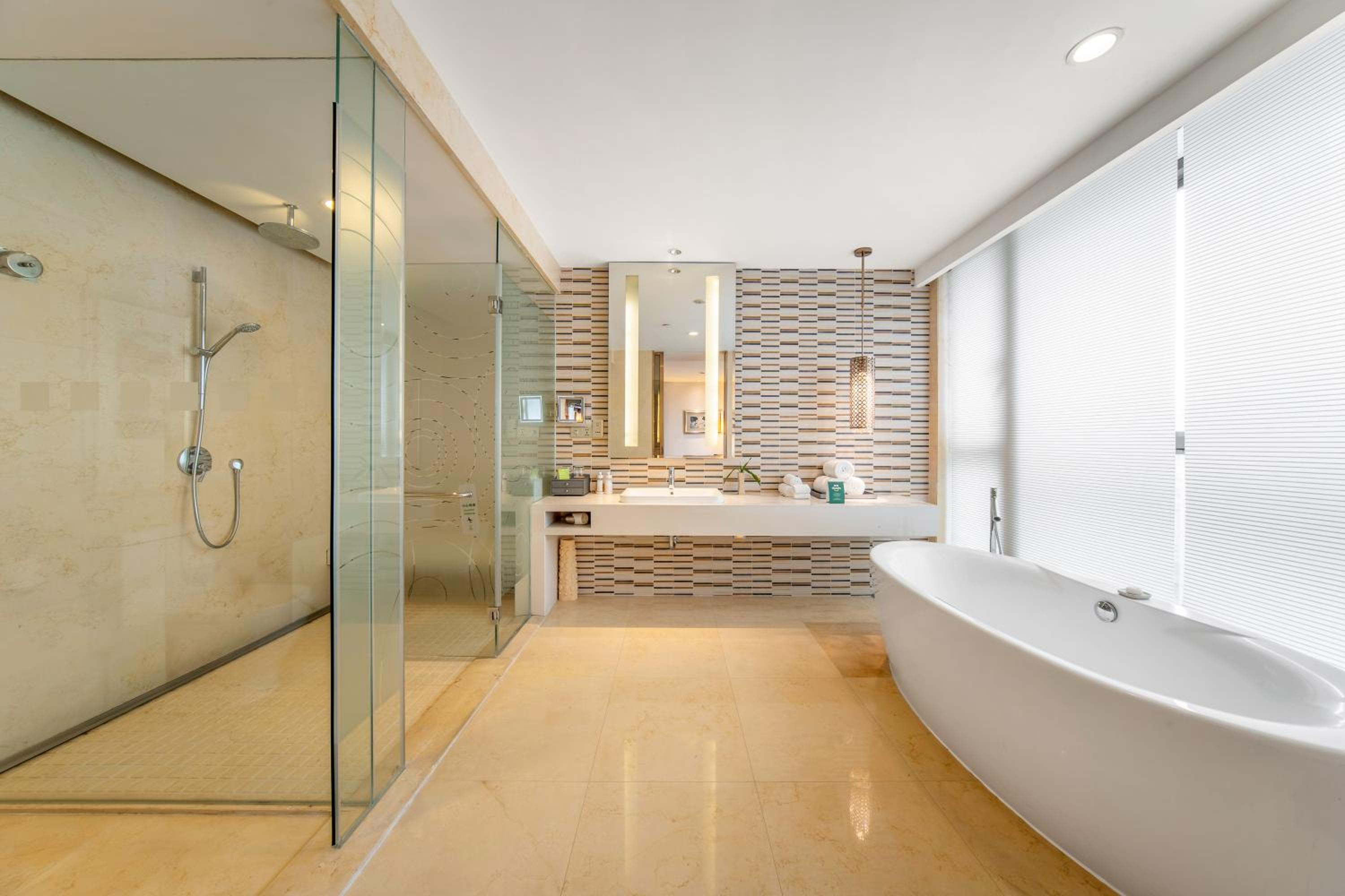 One-Bedroom Suite - Smoking - Photo 2