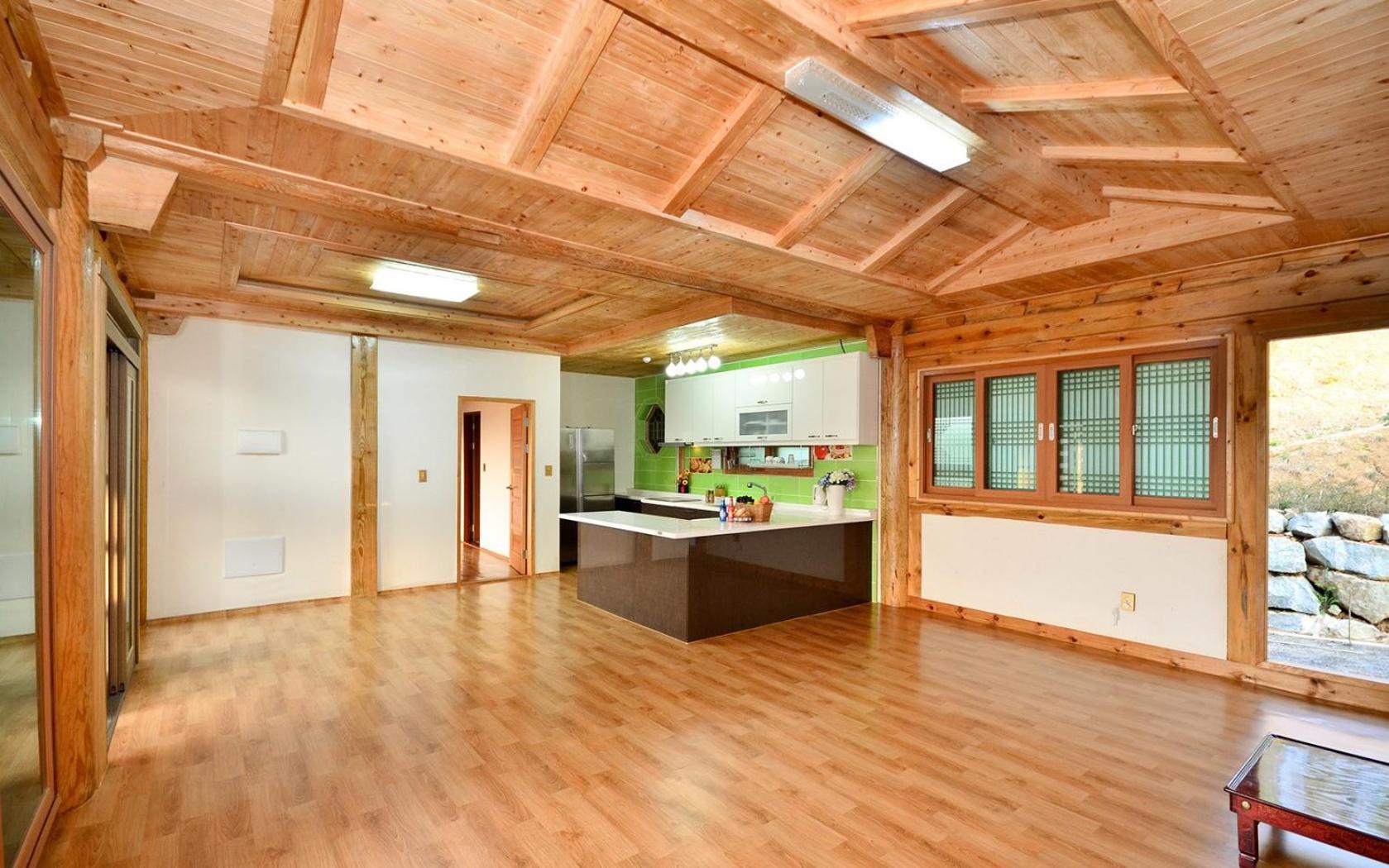 Family Room - Photo 5