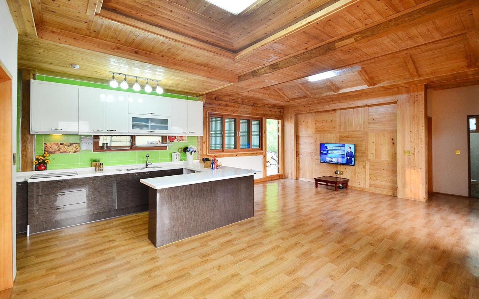 Family Room - Photo 4