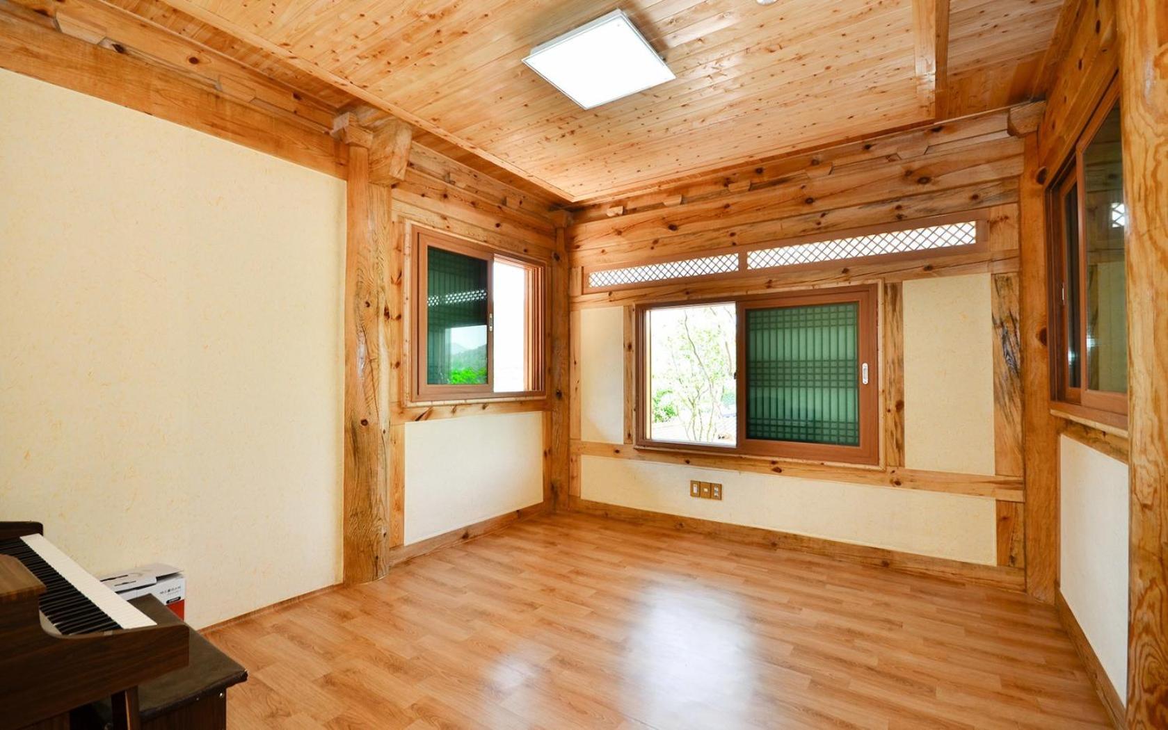 Family Room - Photo 2