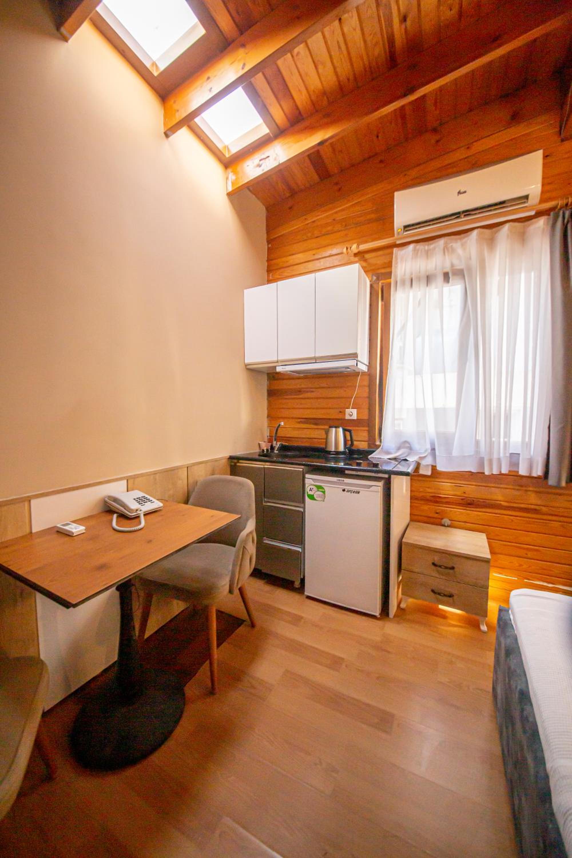 Economy Double Room photo 3