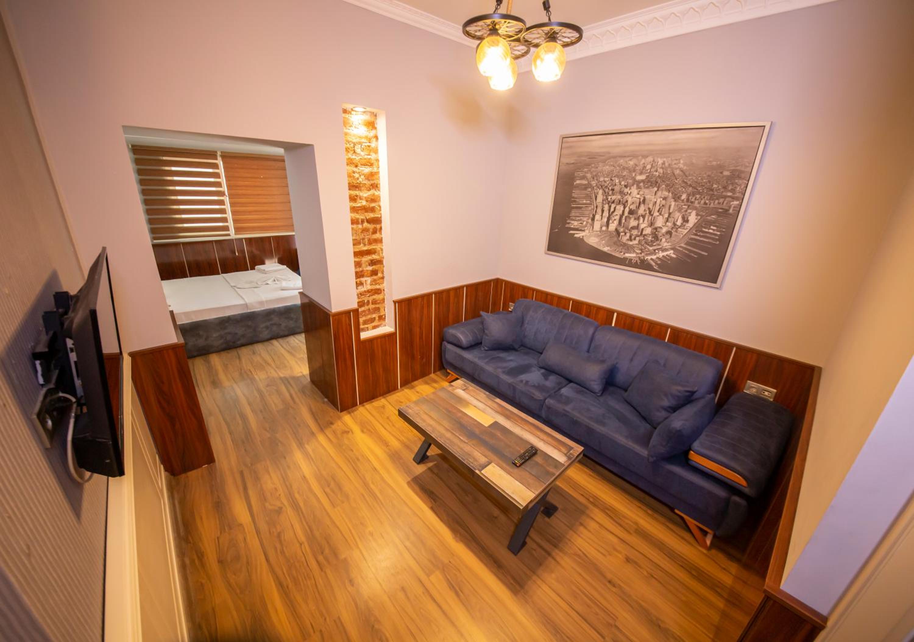 Standard Family Room photo 3