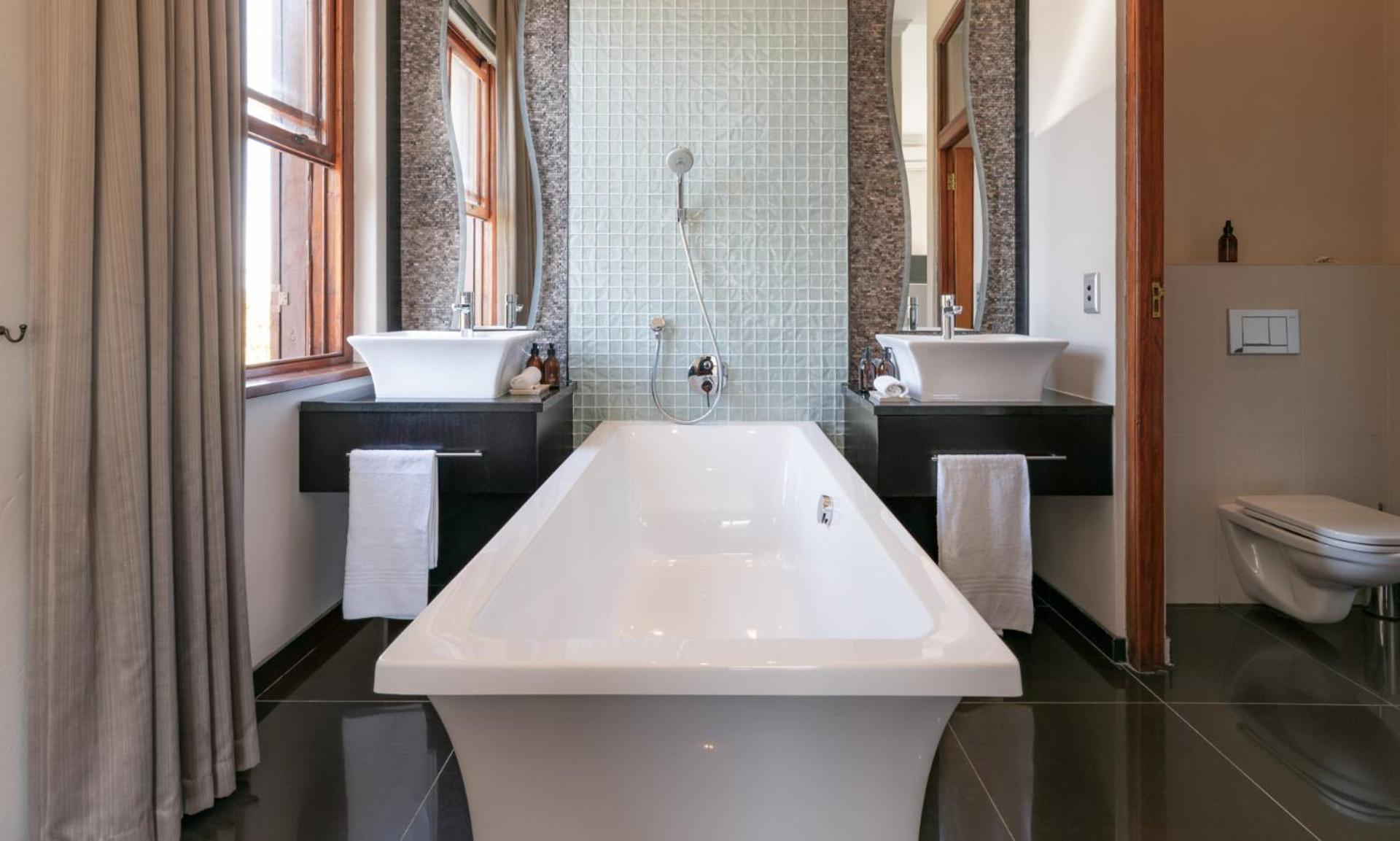 Deluxe Suite - Photo 2