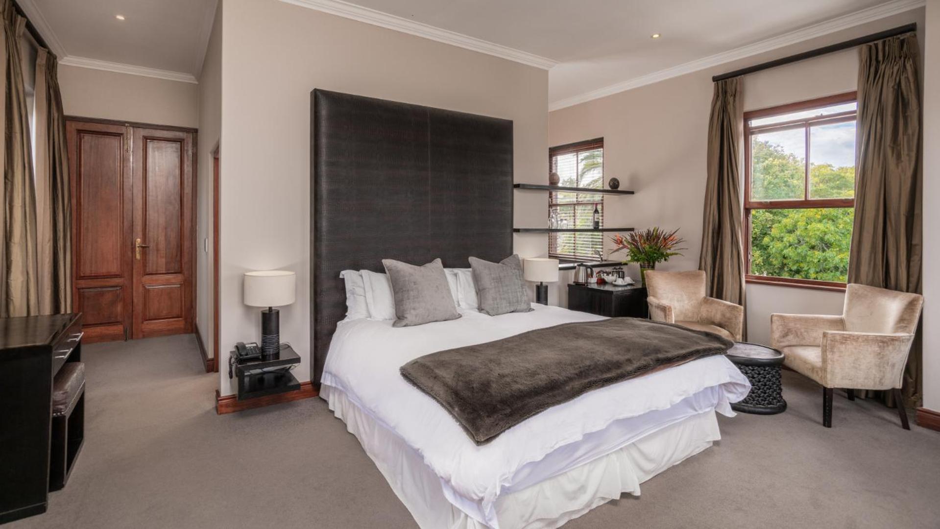 Deluxe Suite - Photo 6
