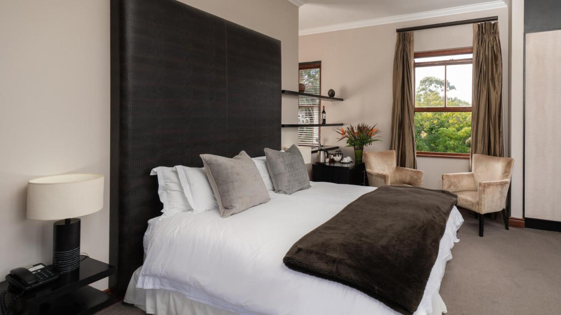 Deluxe Suite - Photo 9