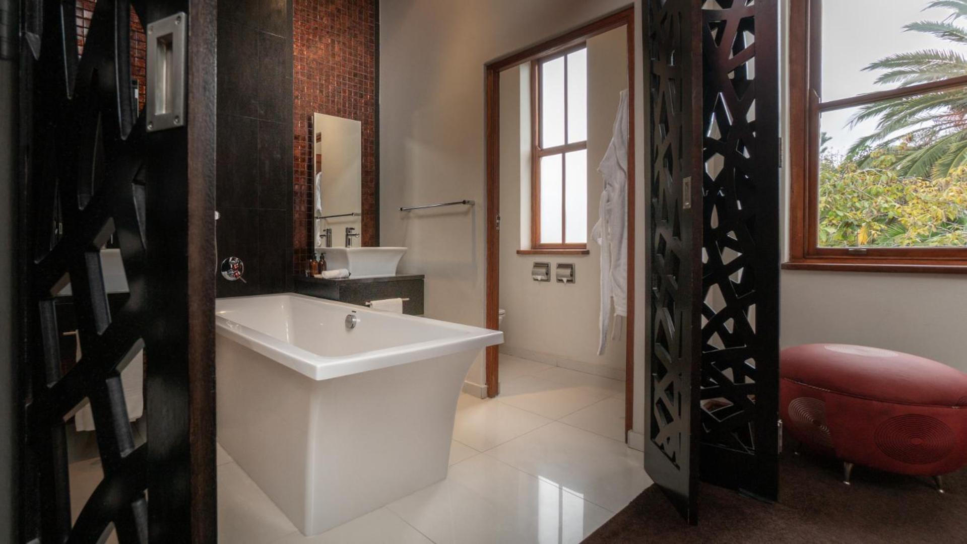 Standard Suite - Photo 3