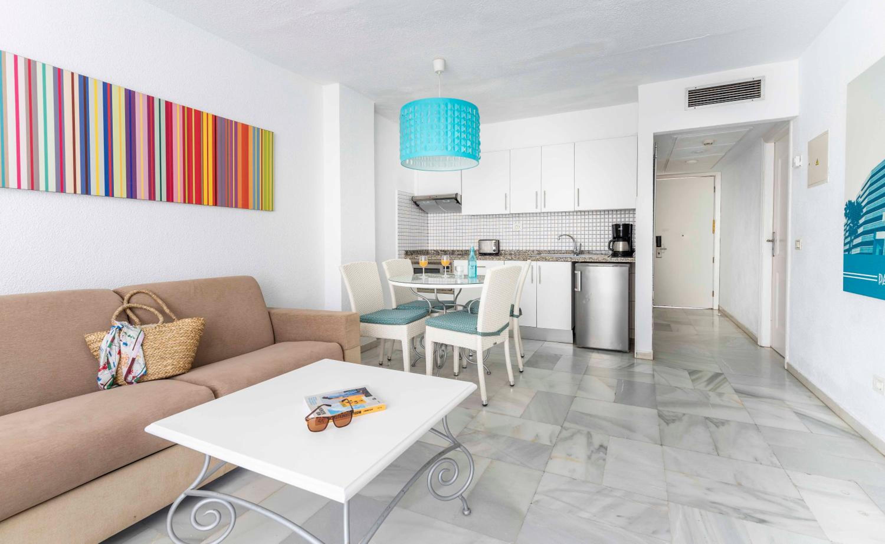 One-Bedroom Apartment with Sea View photo 3