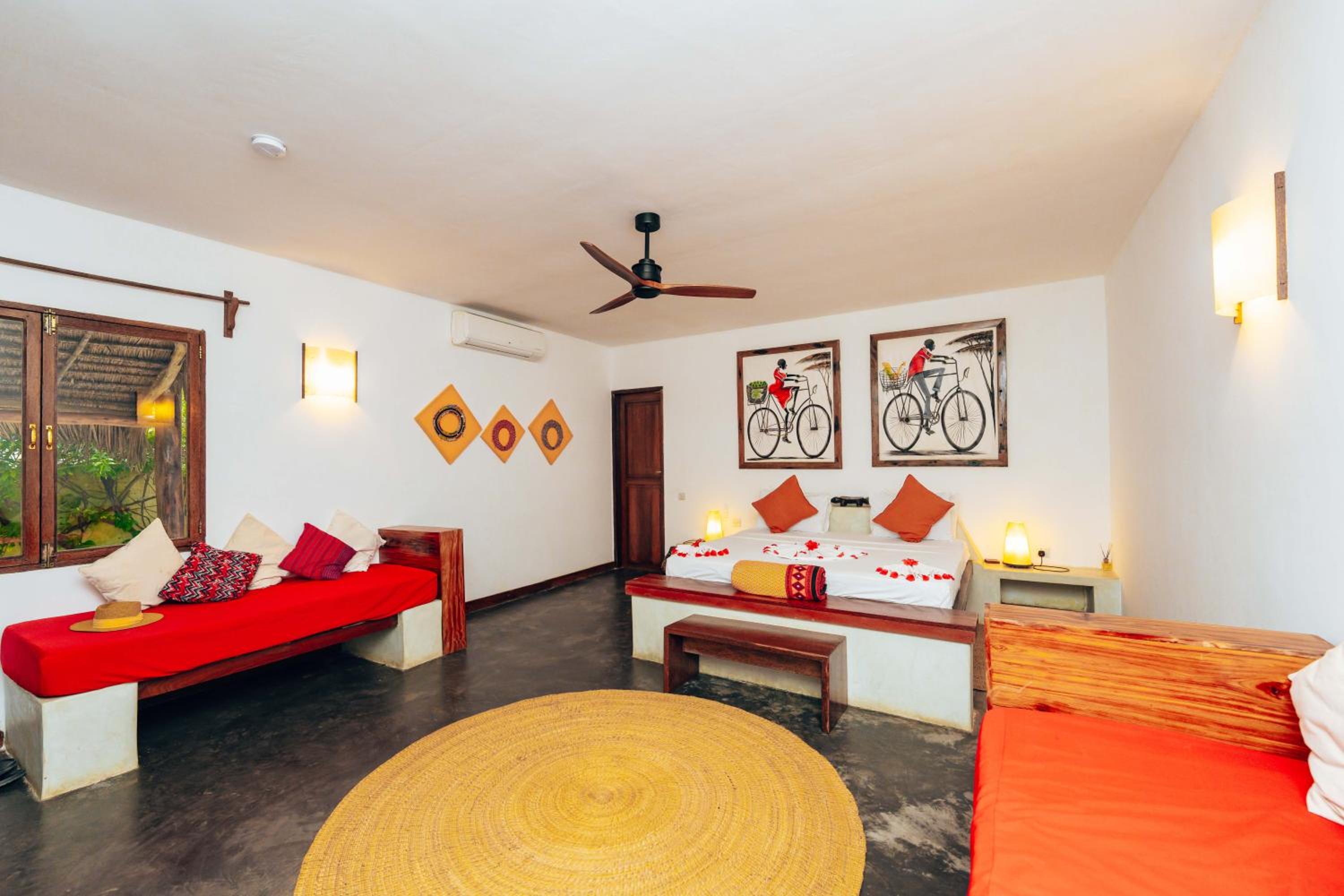 Family Room with Front Sea View  photo 2