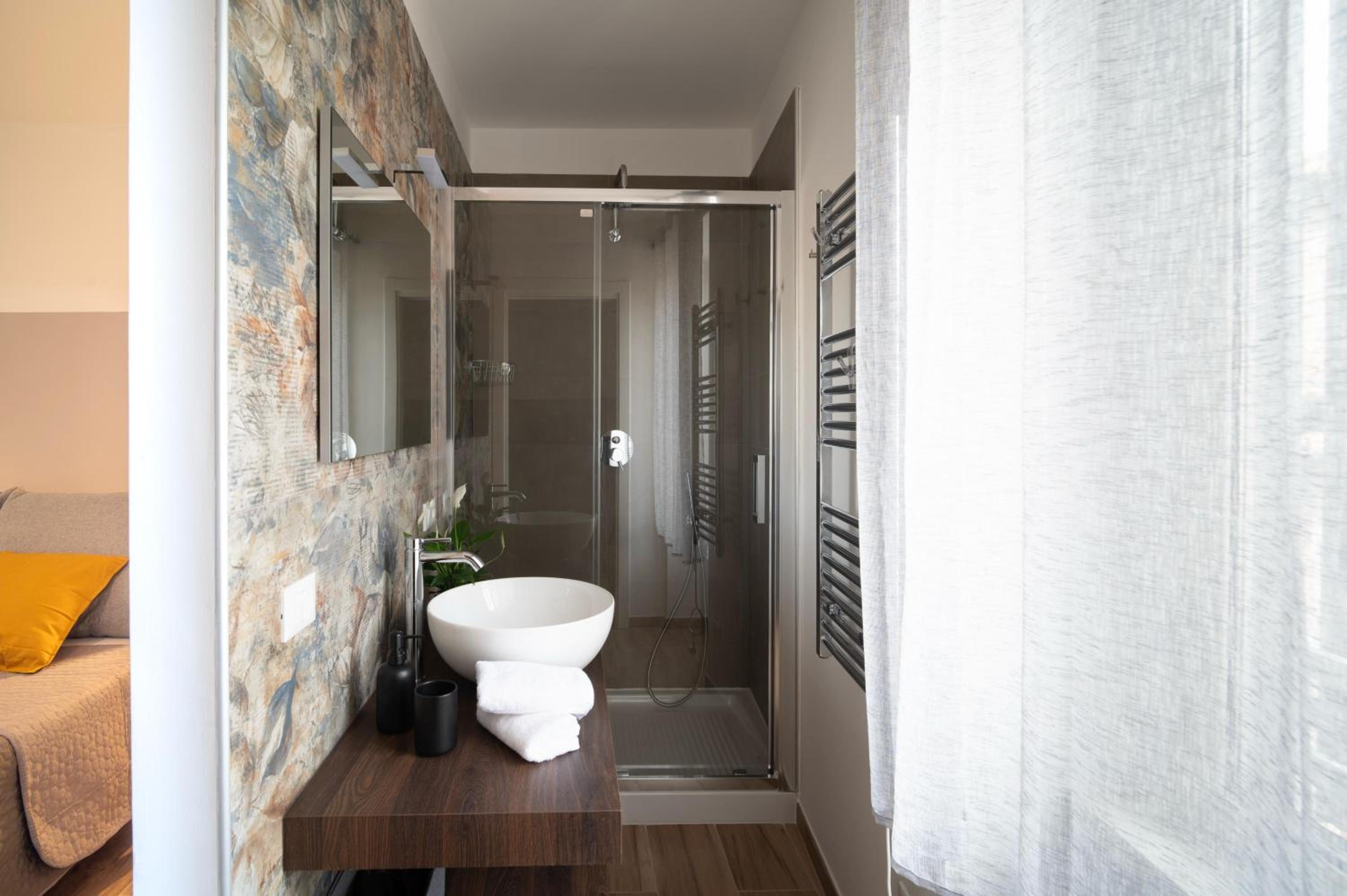 Deluxe Double Room with Shower photo 2