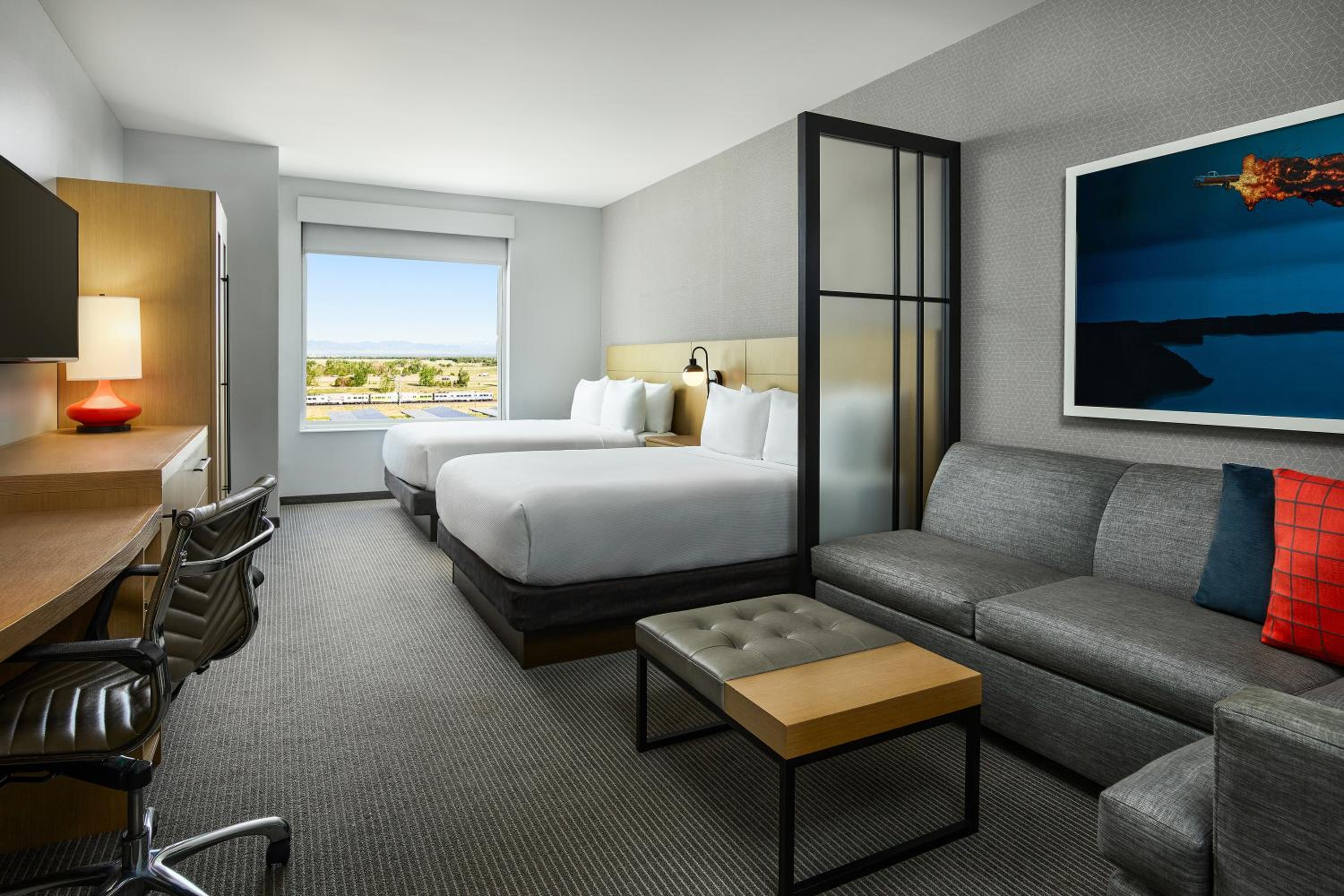 Queen Room with Two Queen Beds and Sofa Bed - High Floor photo 3