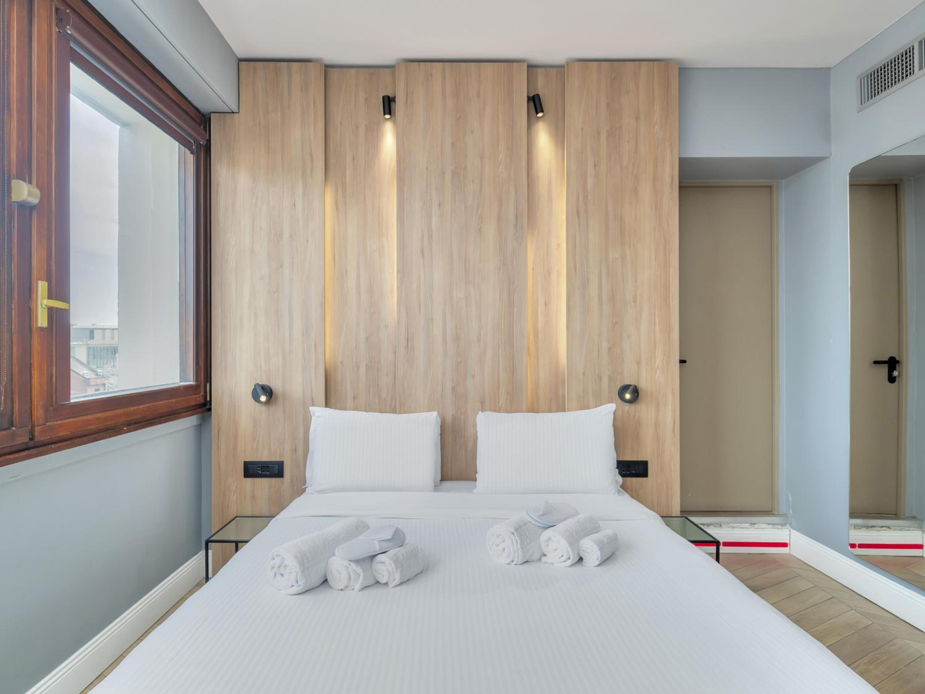 Double Room with Terrace thumbnail 5