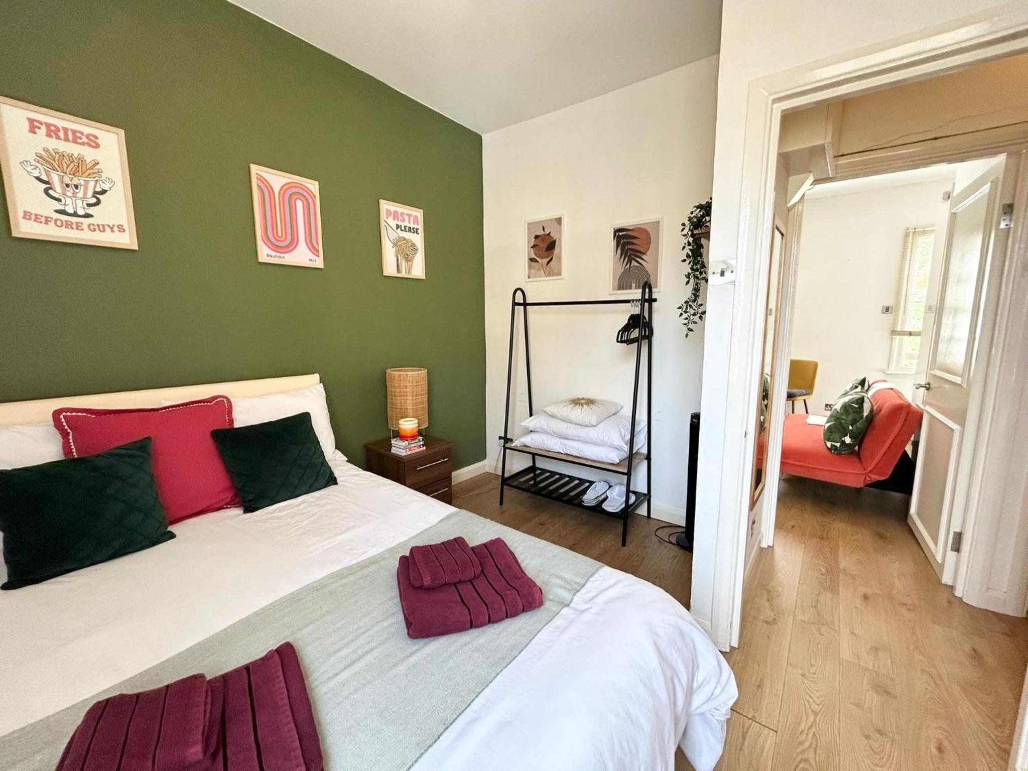 One-Bedroom Apartment photo 2