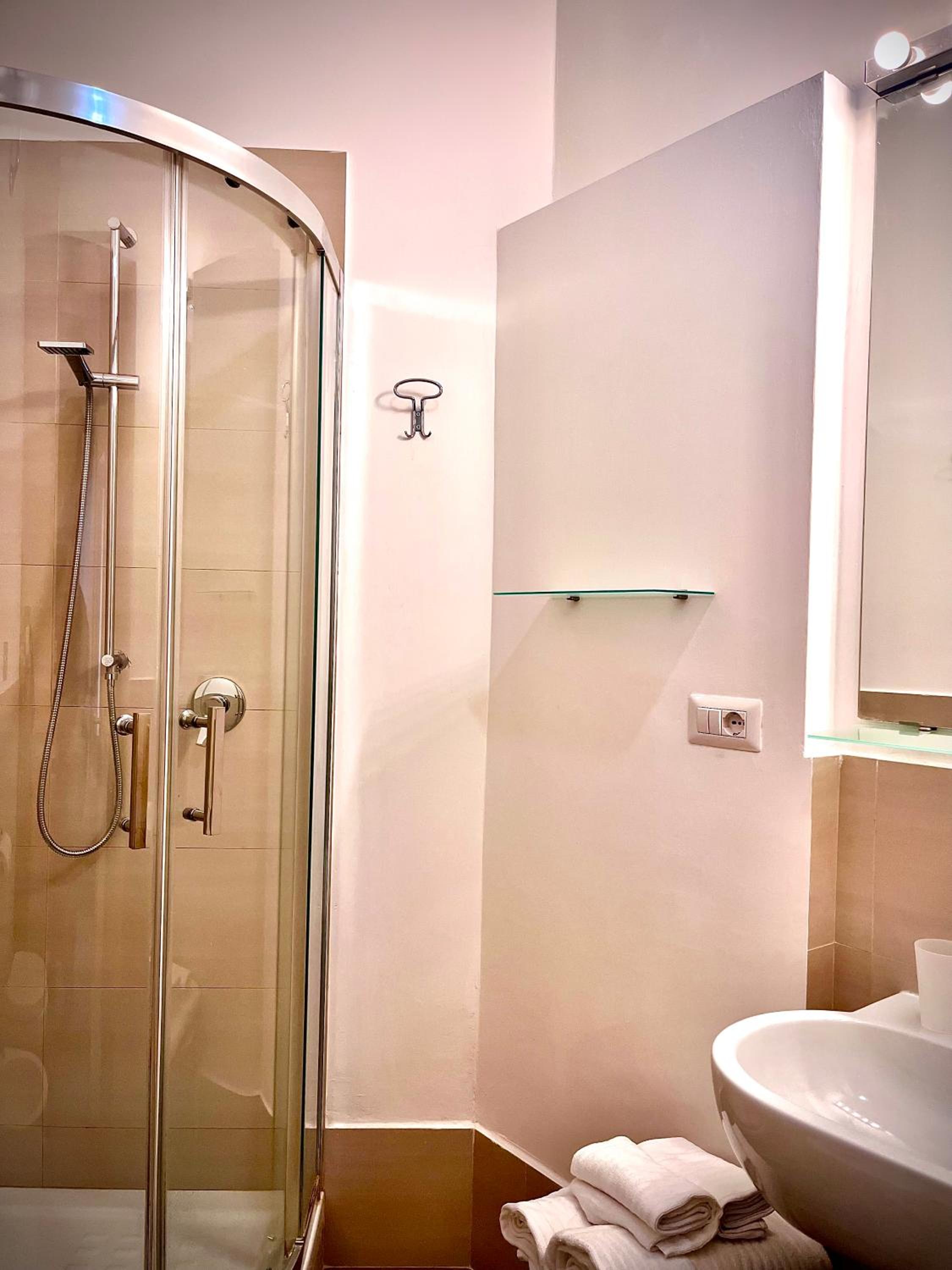 Double Room with Private Bathroom photo 2
