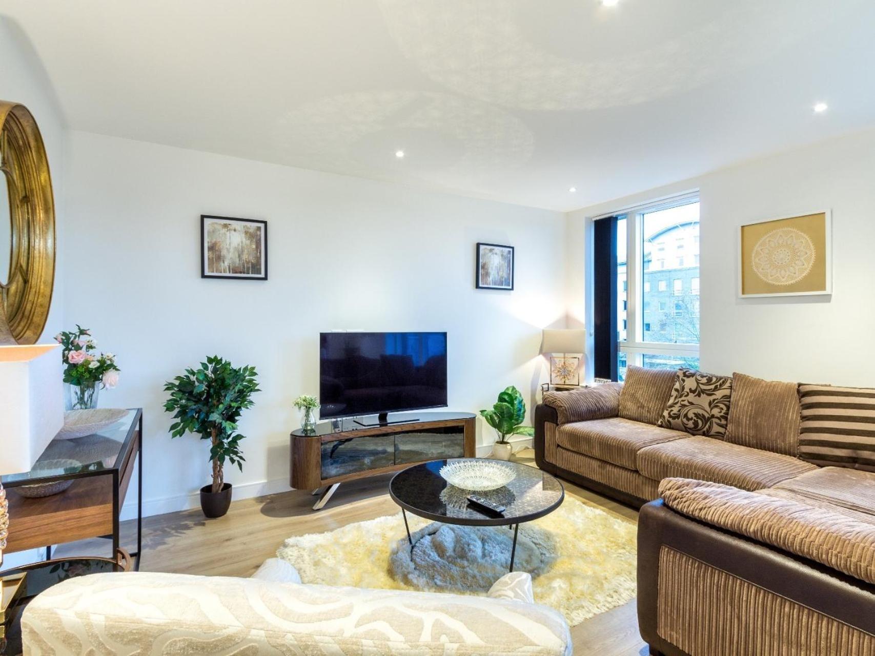 Two-Bedroom Apartment with Balcony photo 1