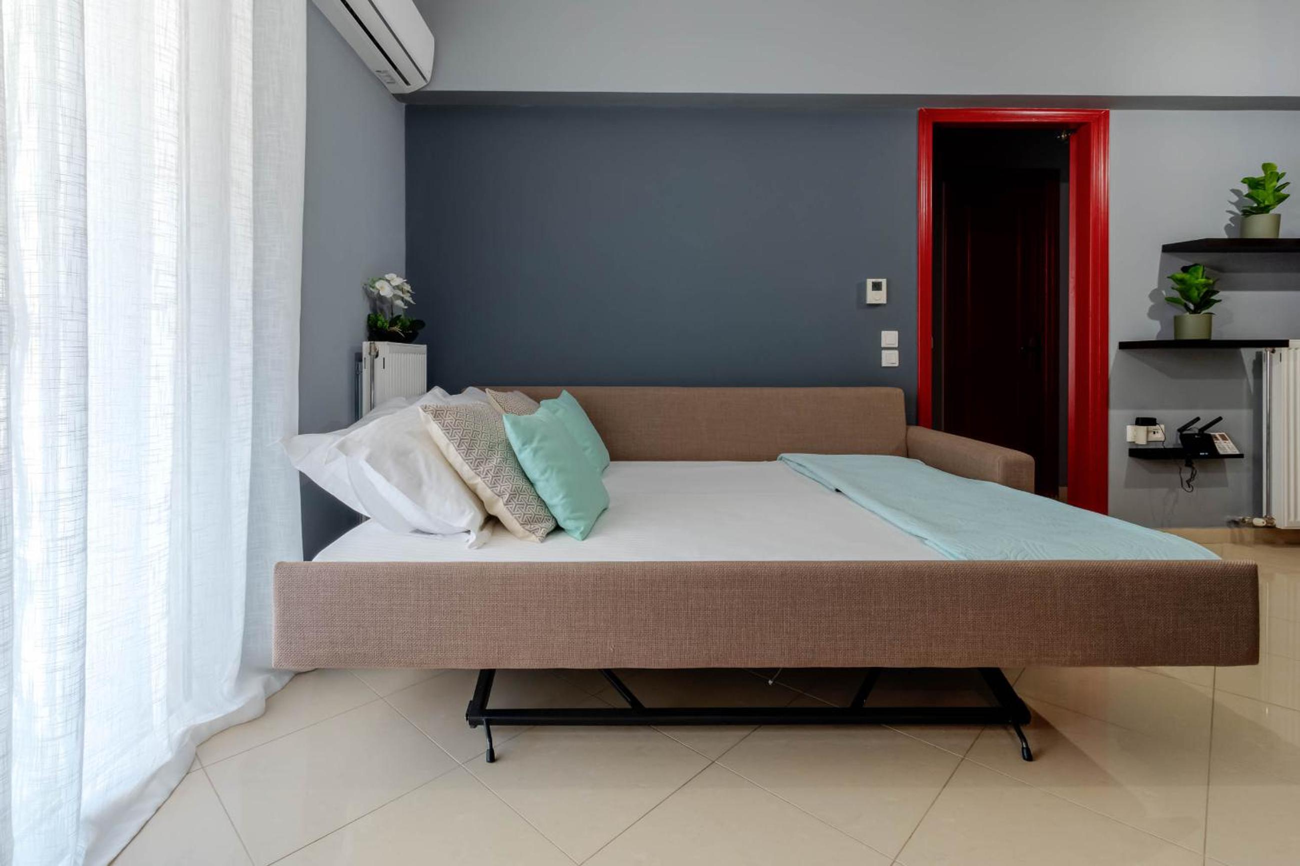One-Bedroom Apartment - Photo 3