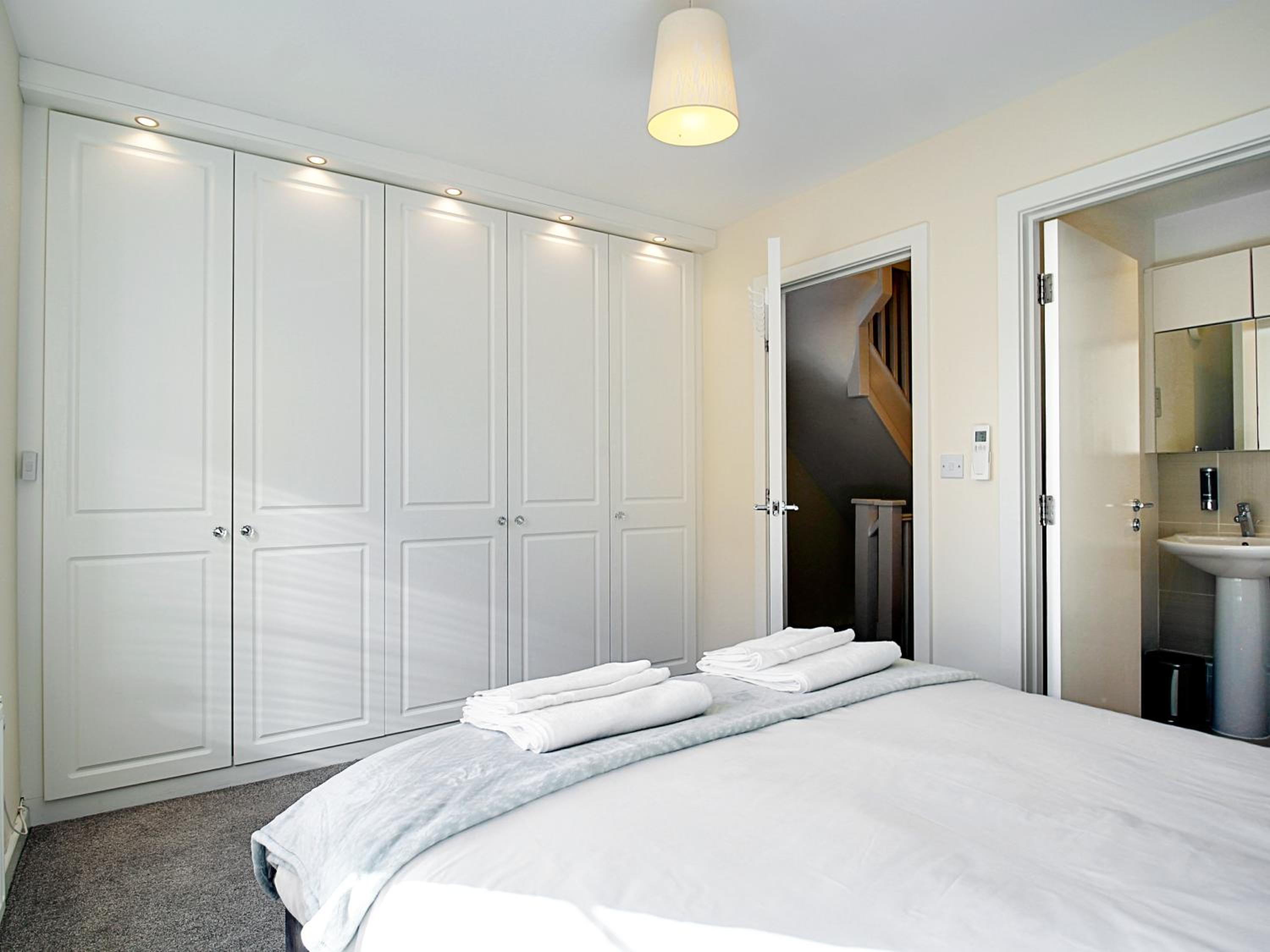 Four-Bedroom House photo 1