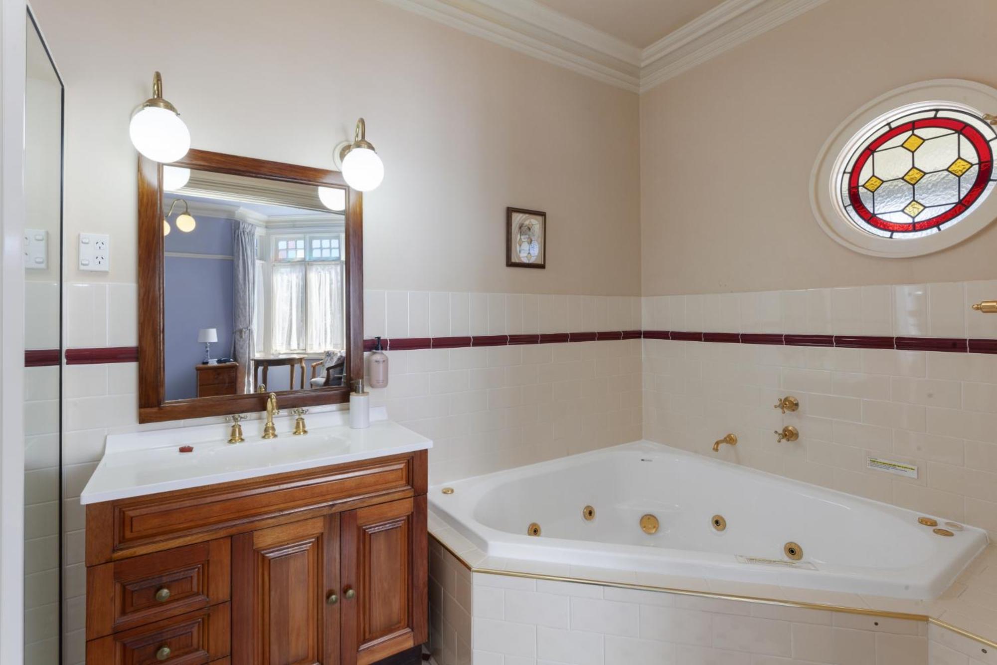 Queen Room with Balcony photo 3