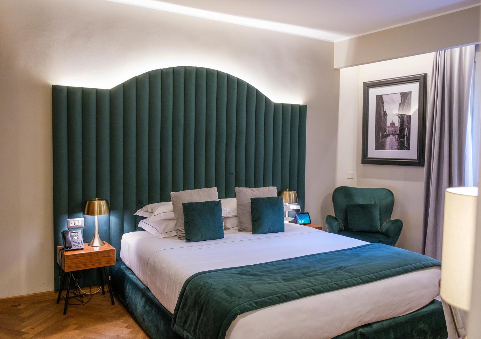 Prestige Double Room Pantheon Square View