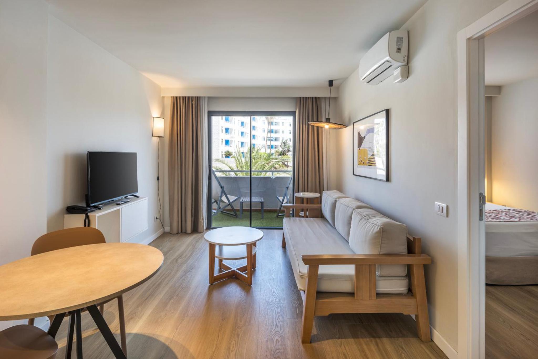 Habitación Doble con Cocineta (2 Adultos + 1 Niño)