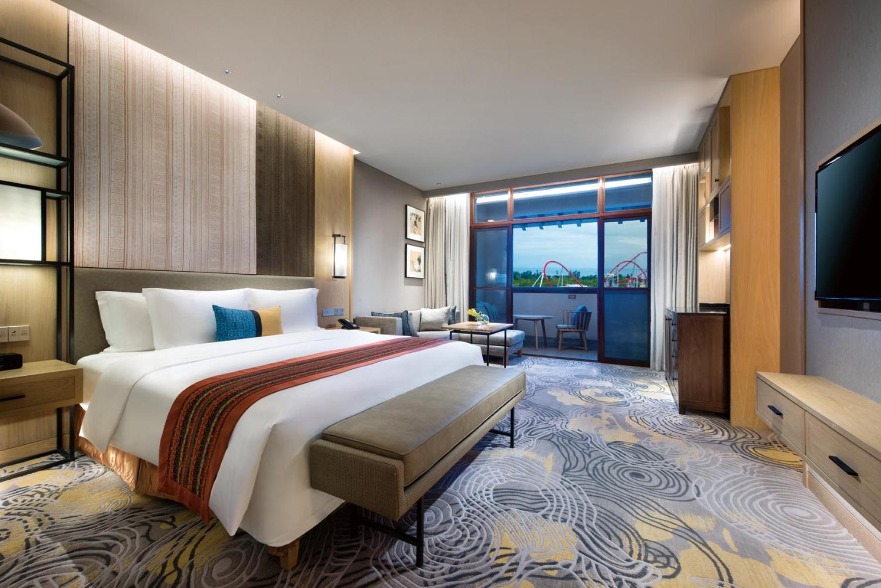 Standard King Room with Lounge Access