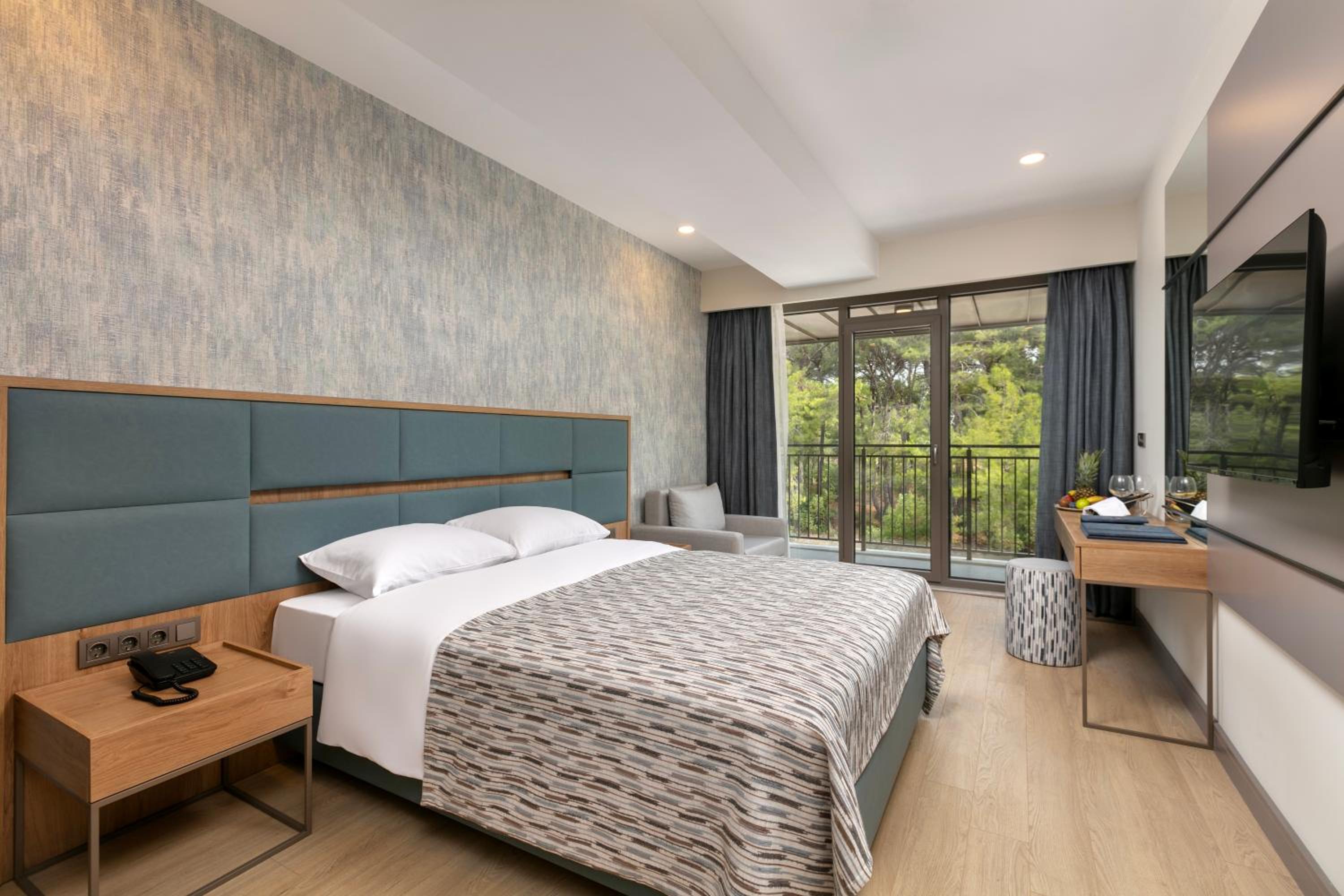 Deluxe Double Room with Balcony - Photo 1