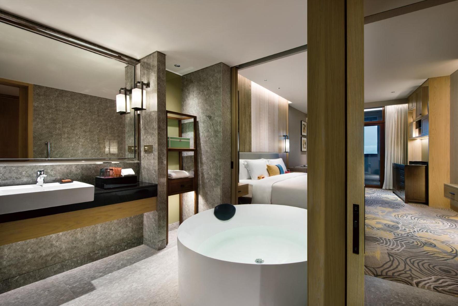 Standard Room thumbnail 5