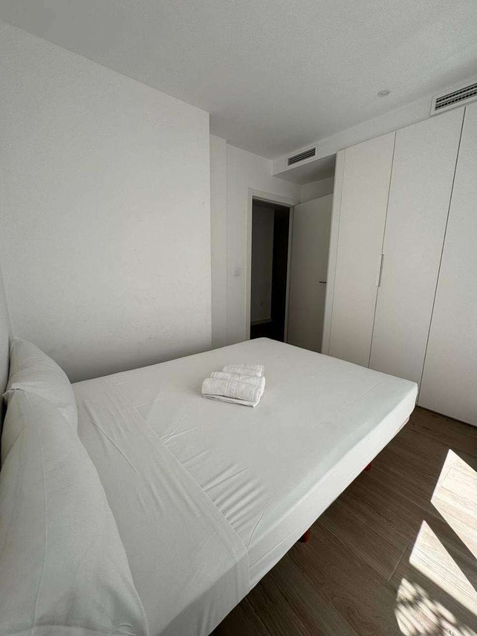 Apartamento de Dos Habitaciones con Terraza