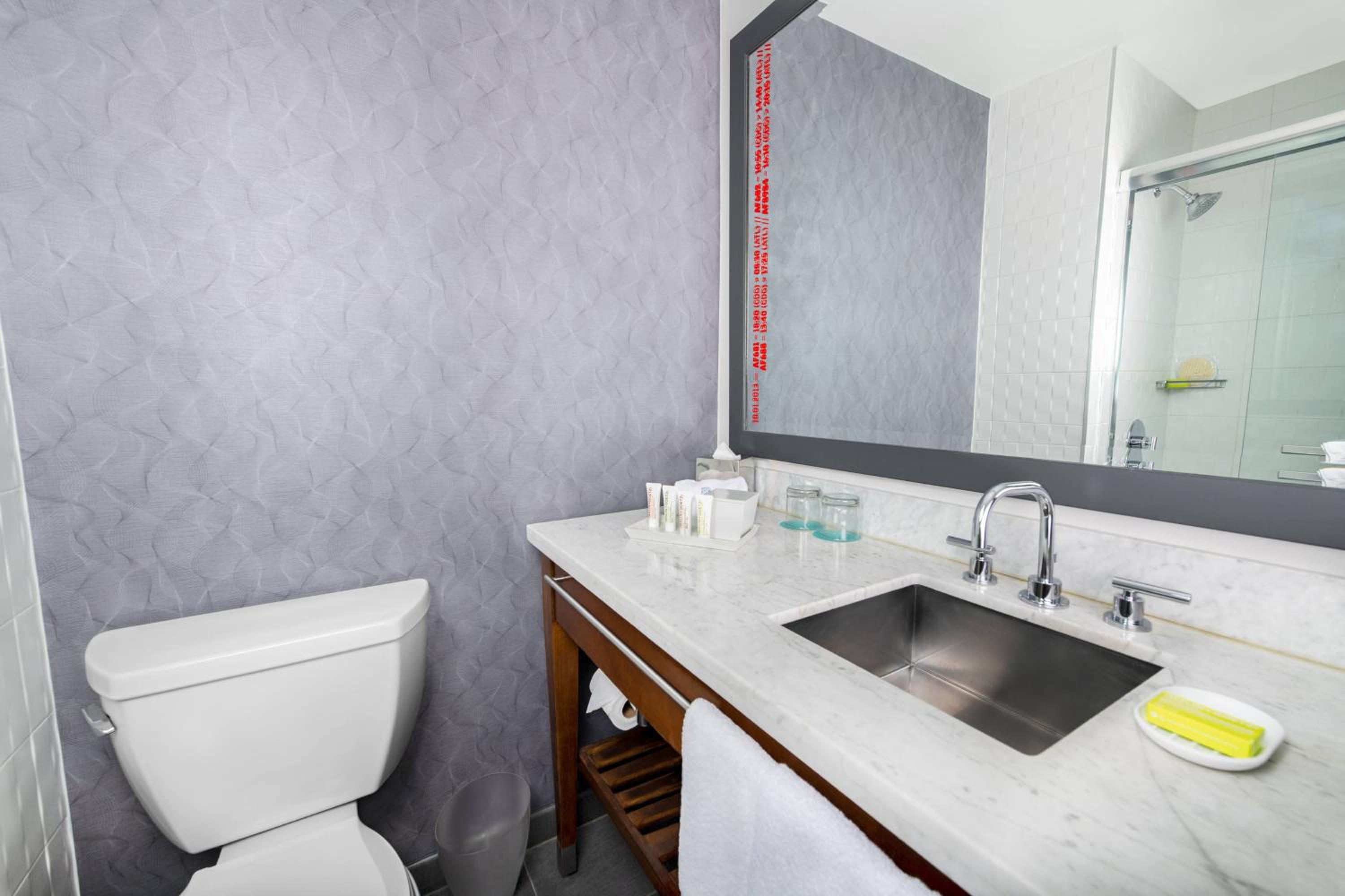Suite, 1 King - Photo 8