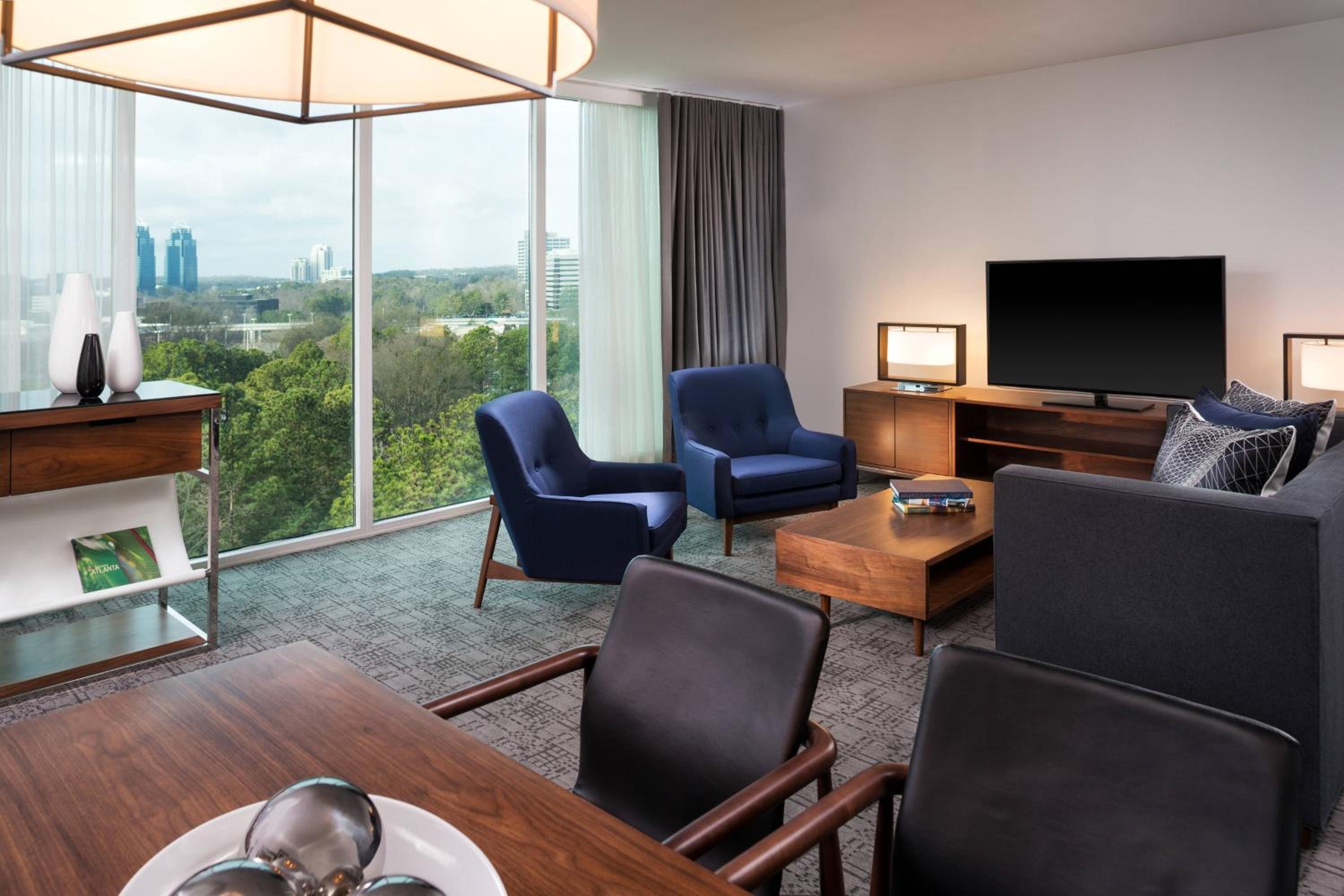 Suite, 1 King - Photo 9