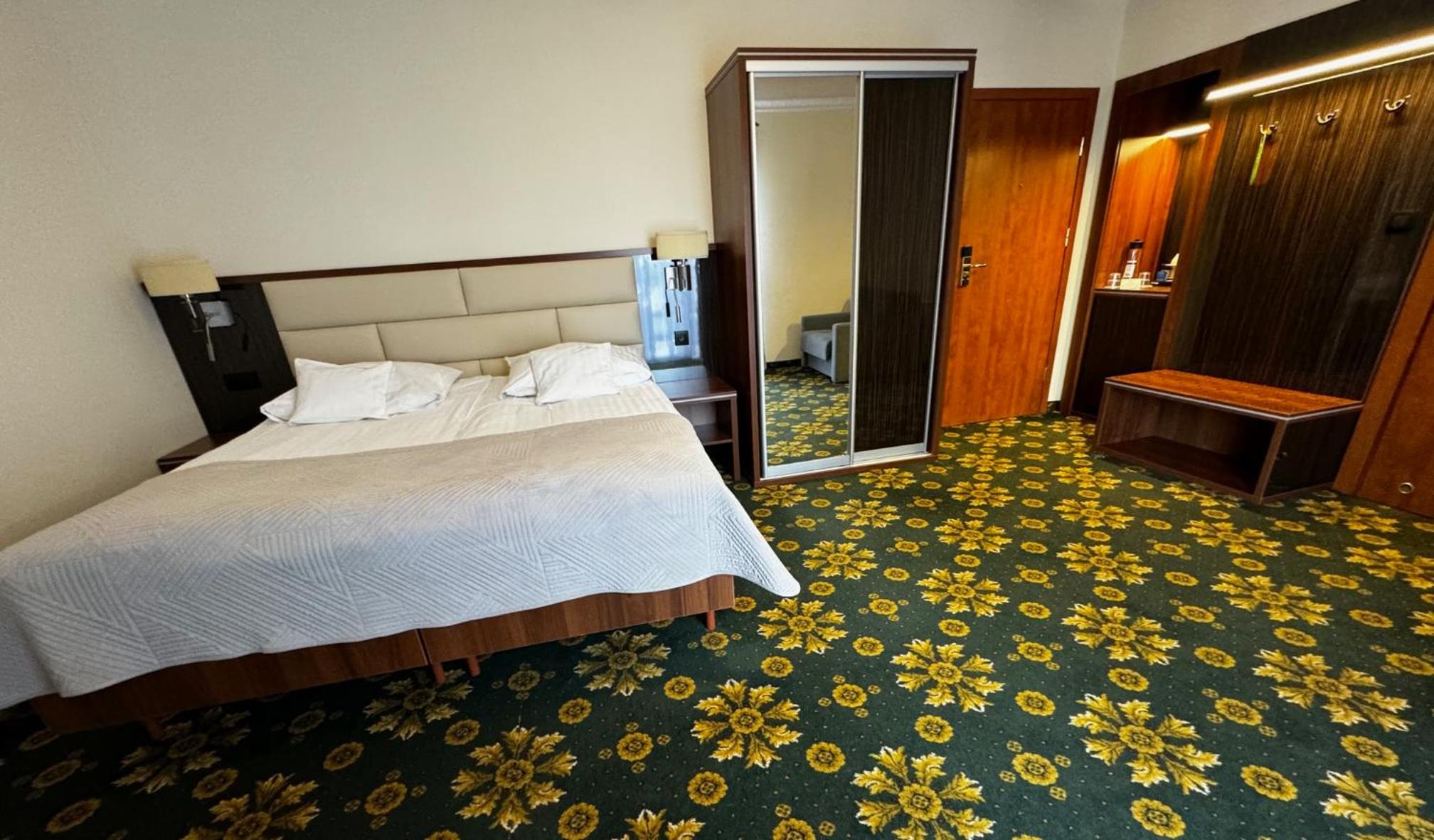 Double or Twin Room - Photo 10