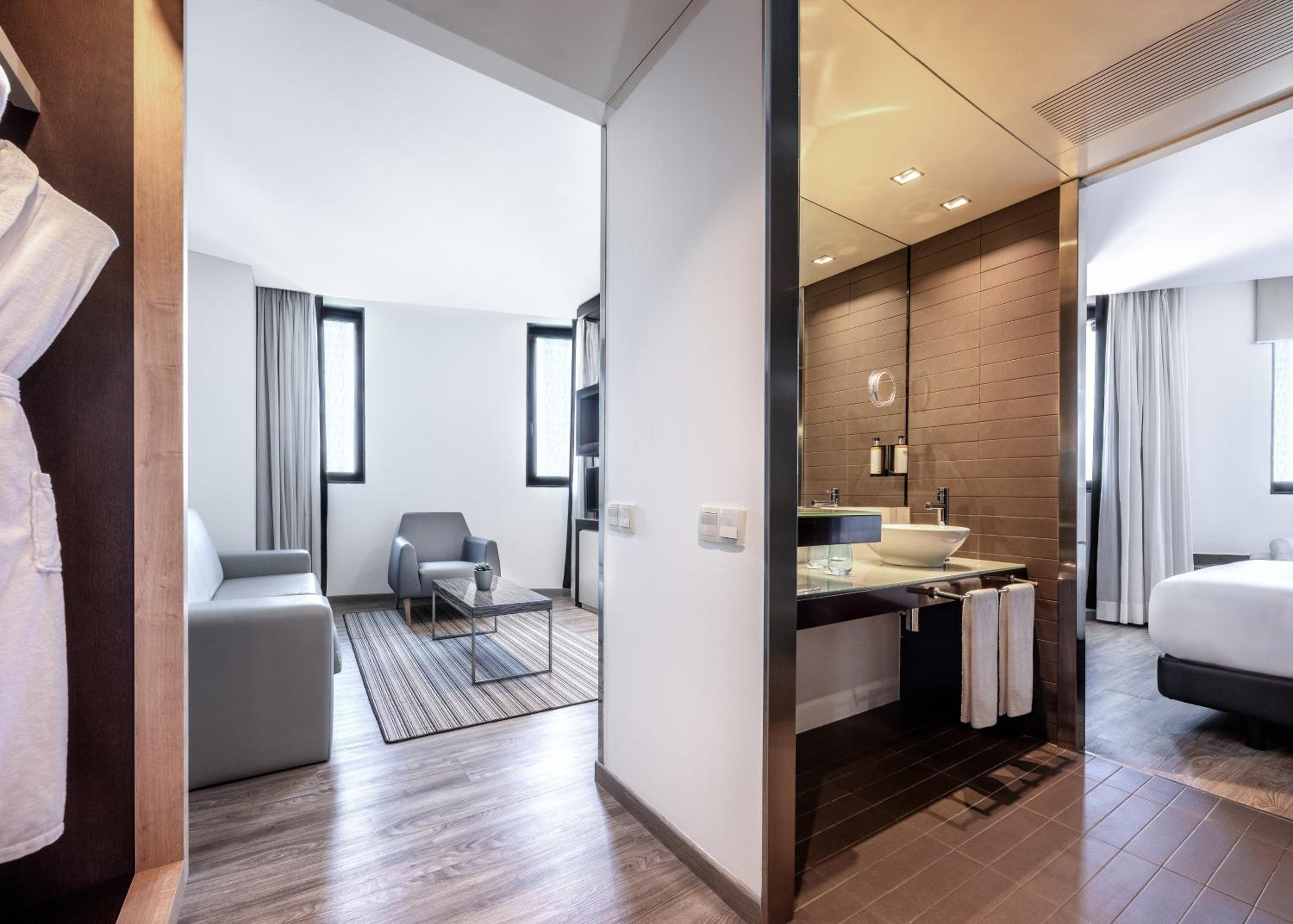 Junior Suite thumbnail 6