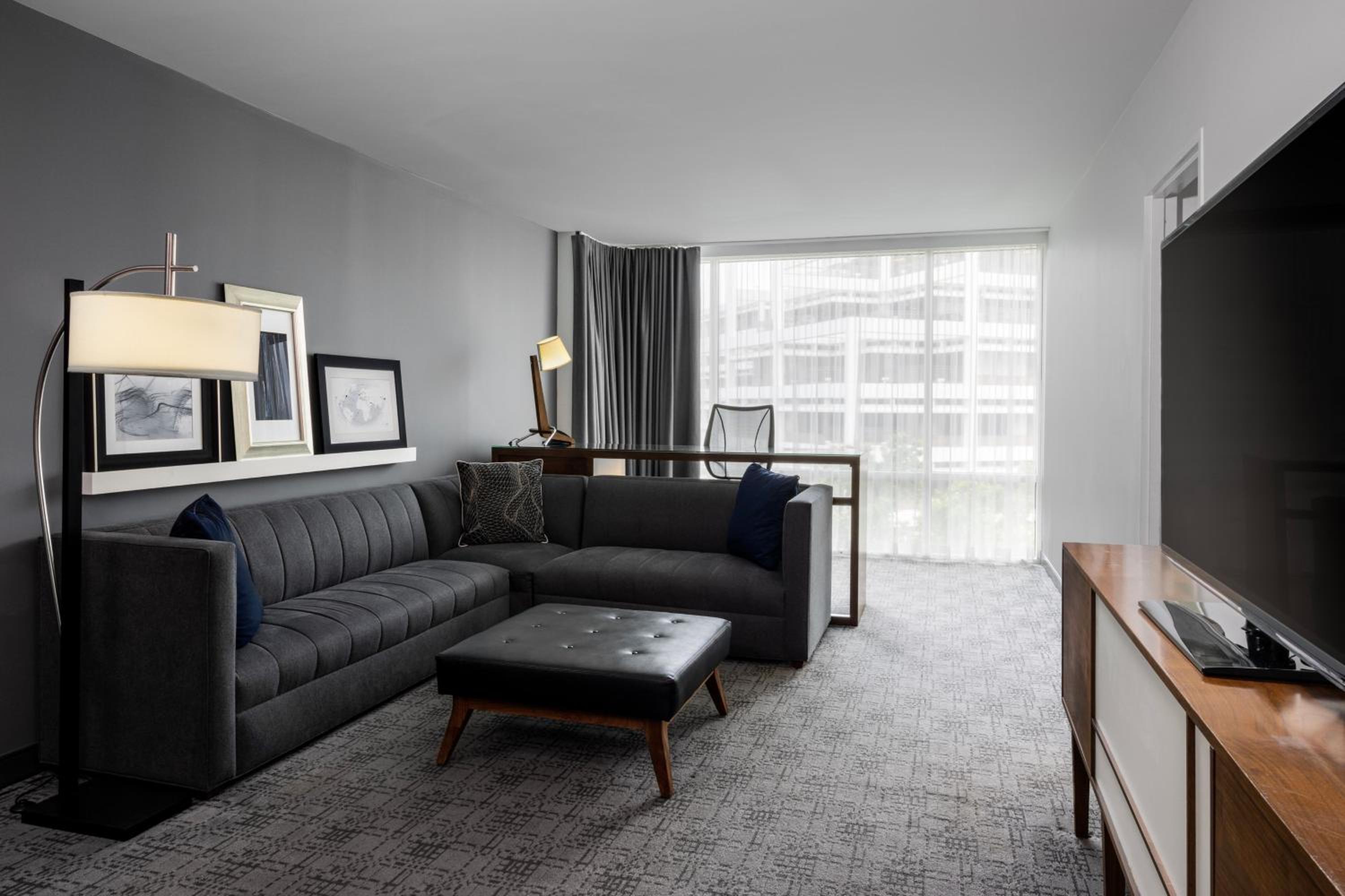 Suite, 1 King - Photo 5