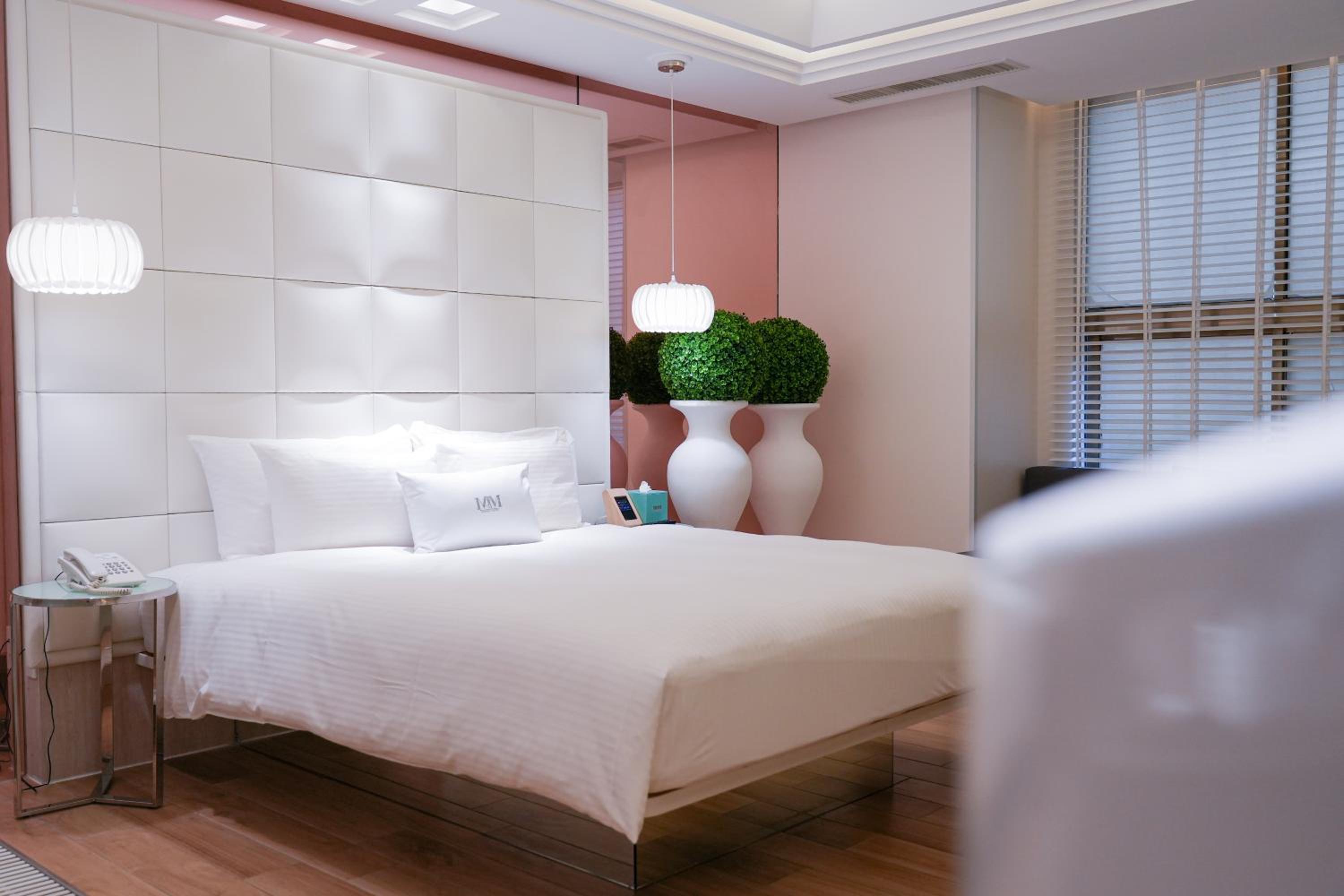 Deluxe Double Room with Jacuzzi and 86 inch Flat-screen TV photo 1