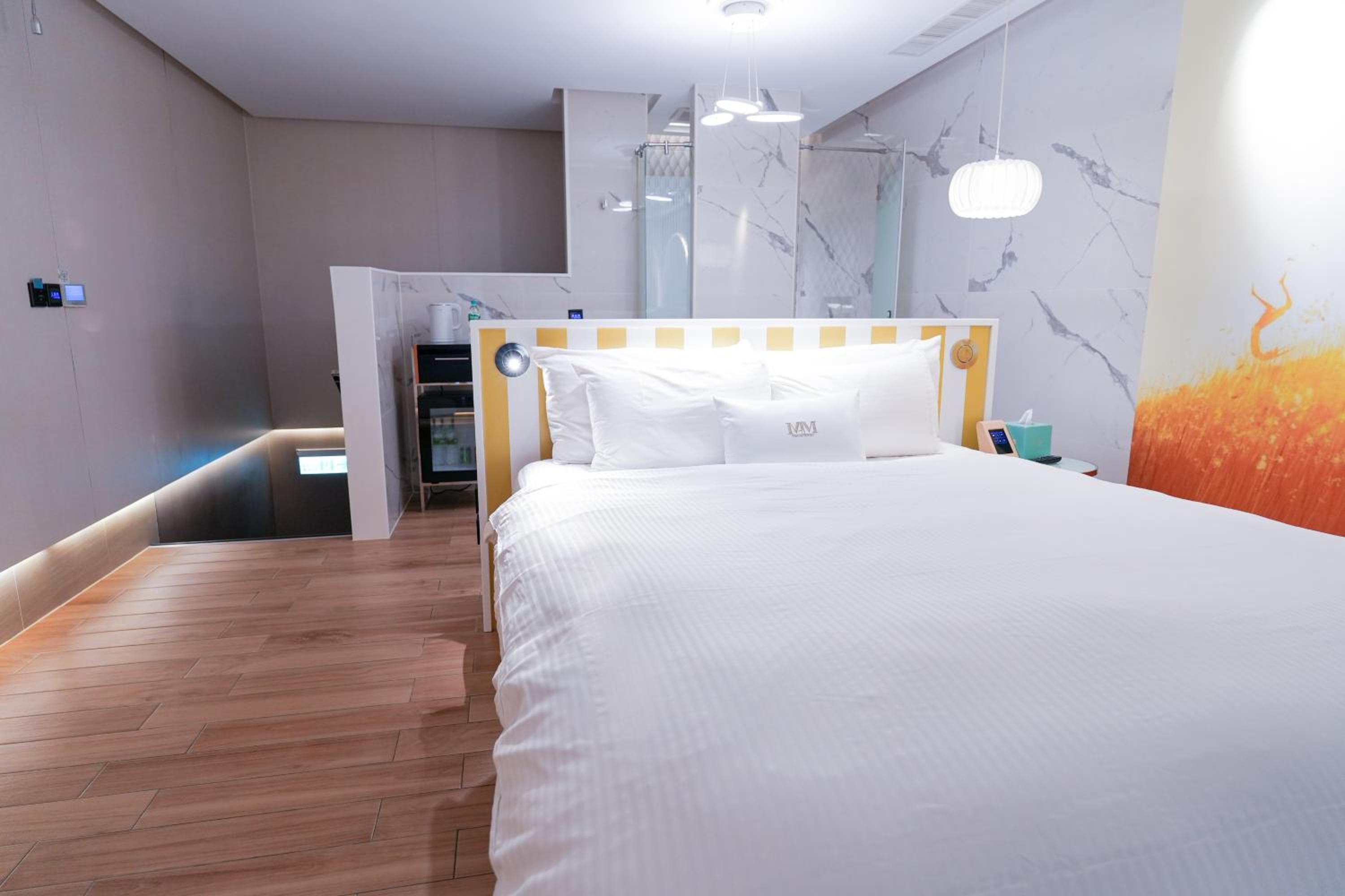 Standard Double Room with Spa Bath photo 1